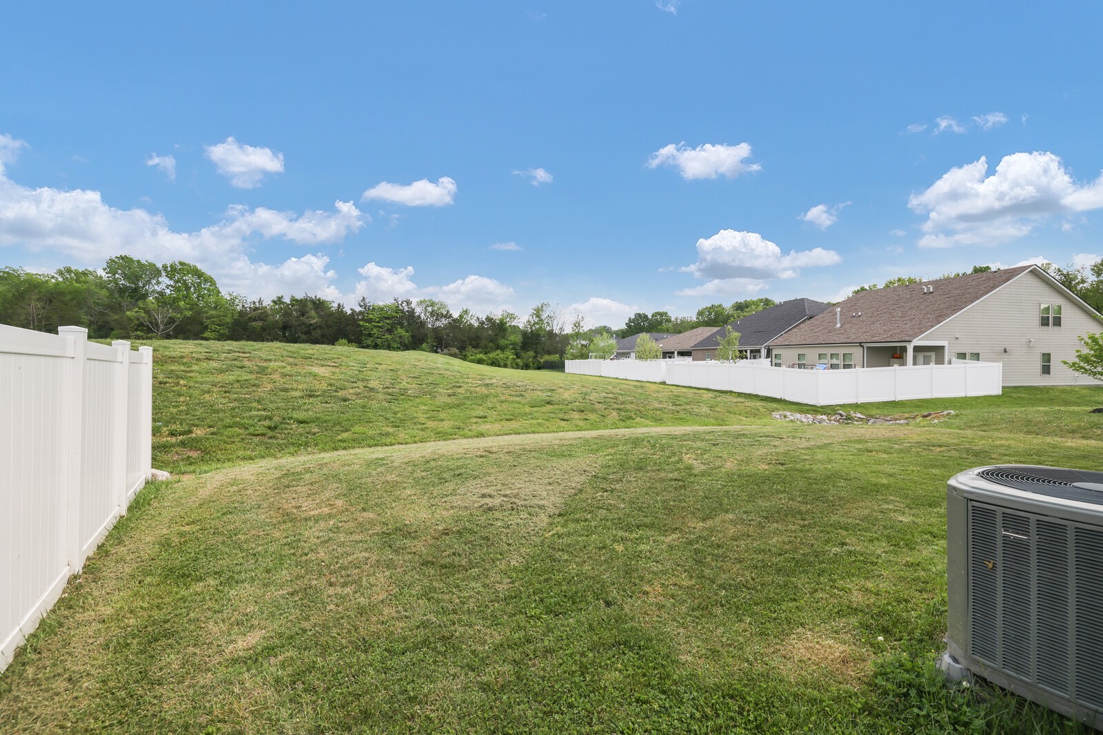 2453 Prairie Hill Dr, Antioch, TN 37013