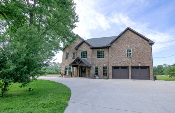 7144 Hall Rd, Greenbrier, TN 37073