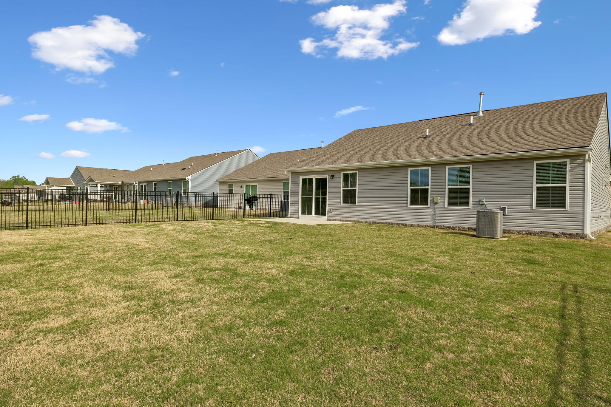 616 Streamview Dr, White House, TN 37188