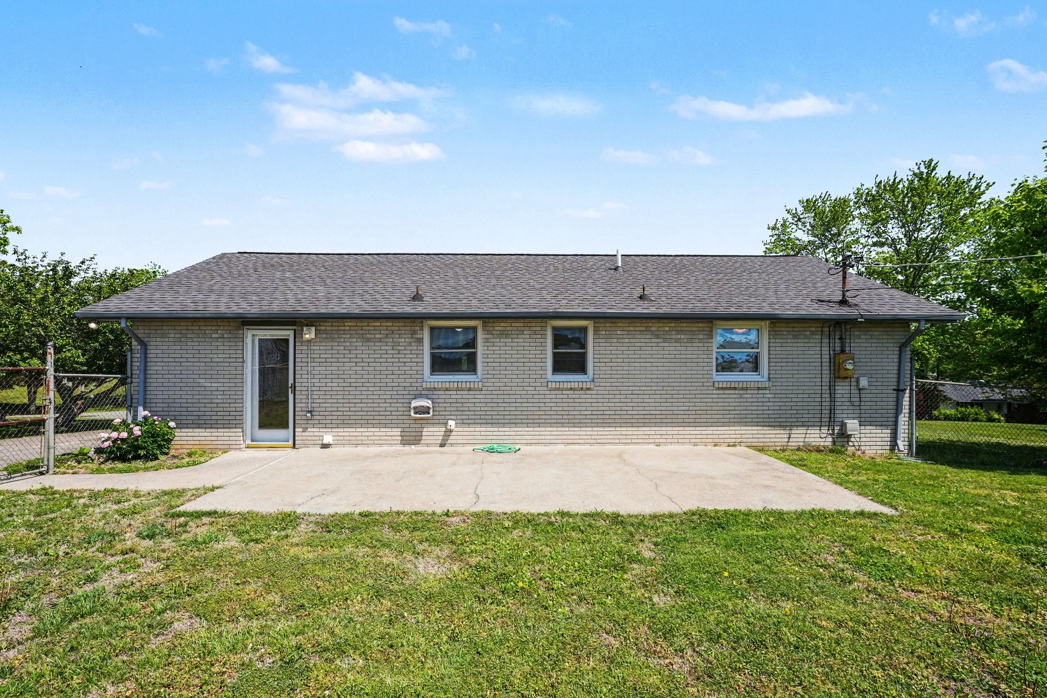 1404 Alton Dr, Pleasant View, TN 37146