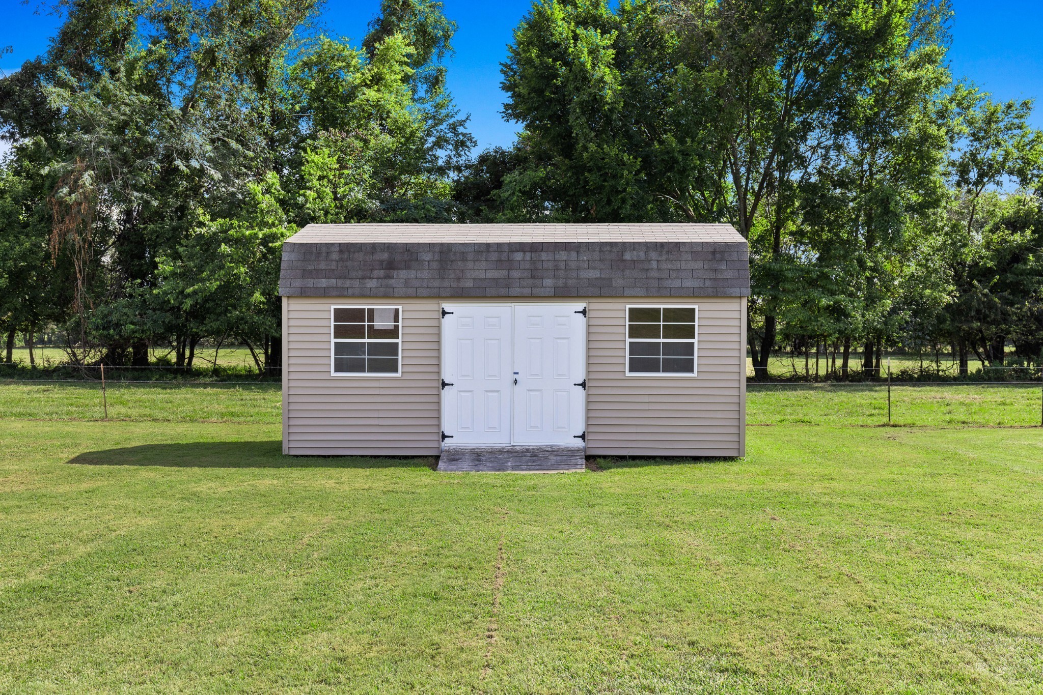 1014 Somerville Dr, Cottontown, TN 37048