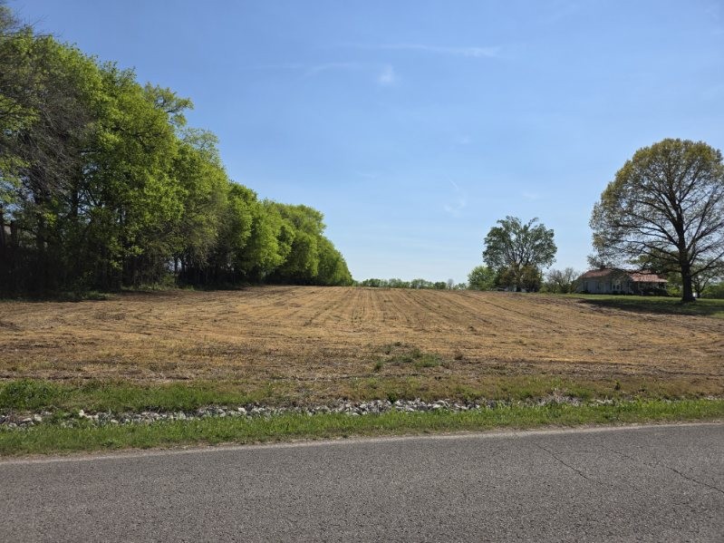 1 Old Zion Rd, Columbia, TN 38401