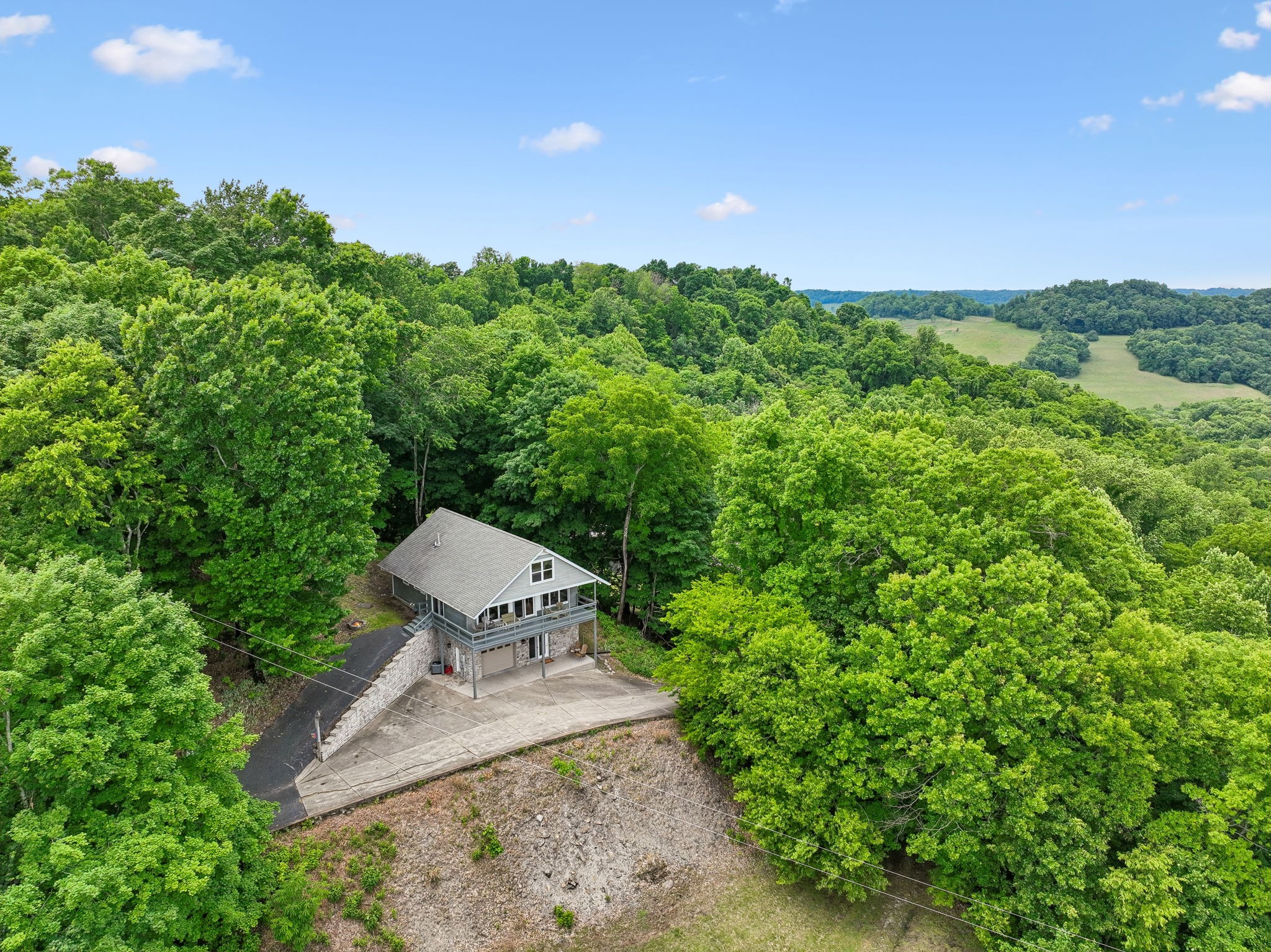 8 Matthews Mountain Ln, Carthage, TN 37030