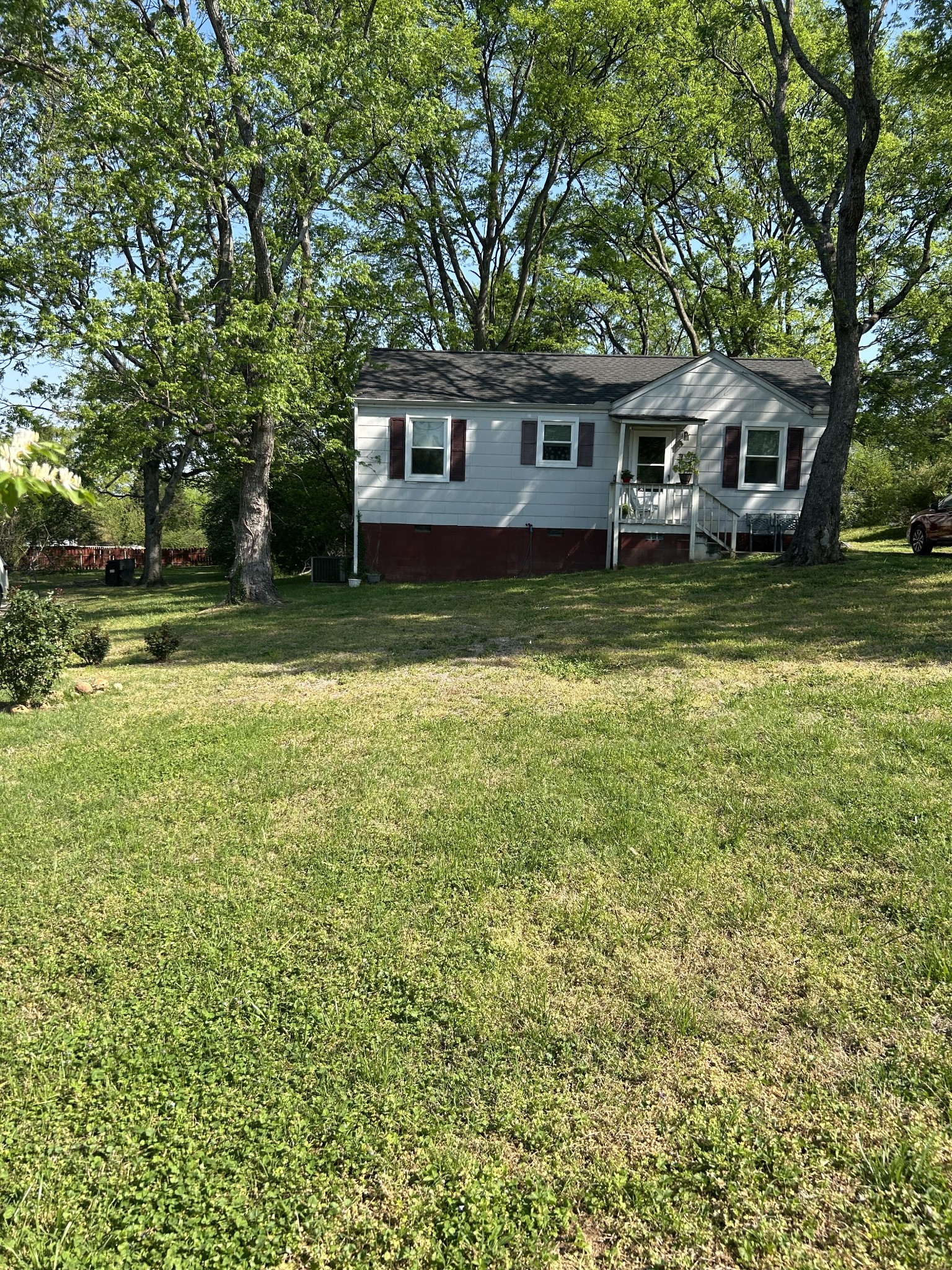 1926 Dahlia Dr, Nashville, TN 37210