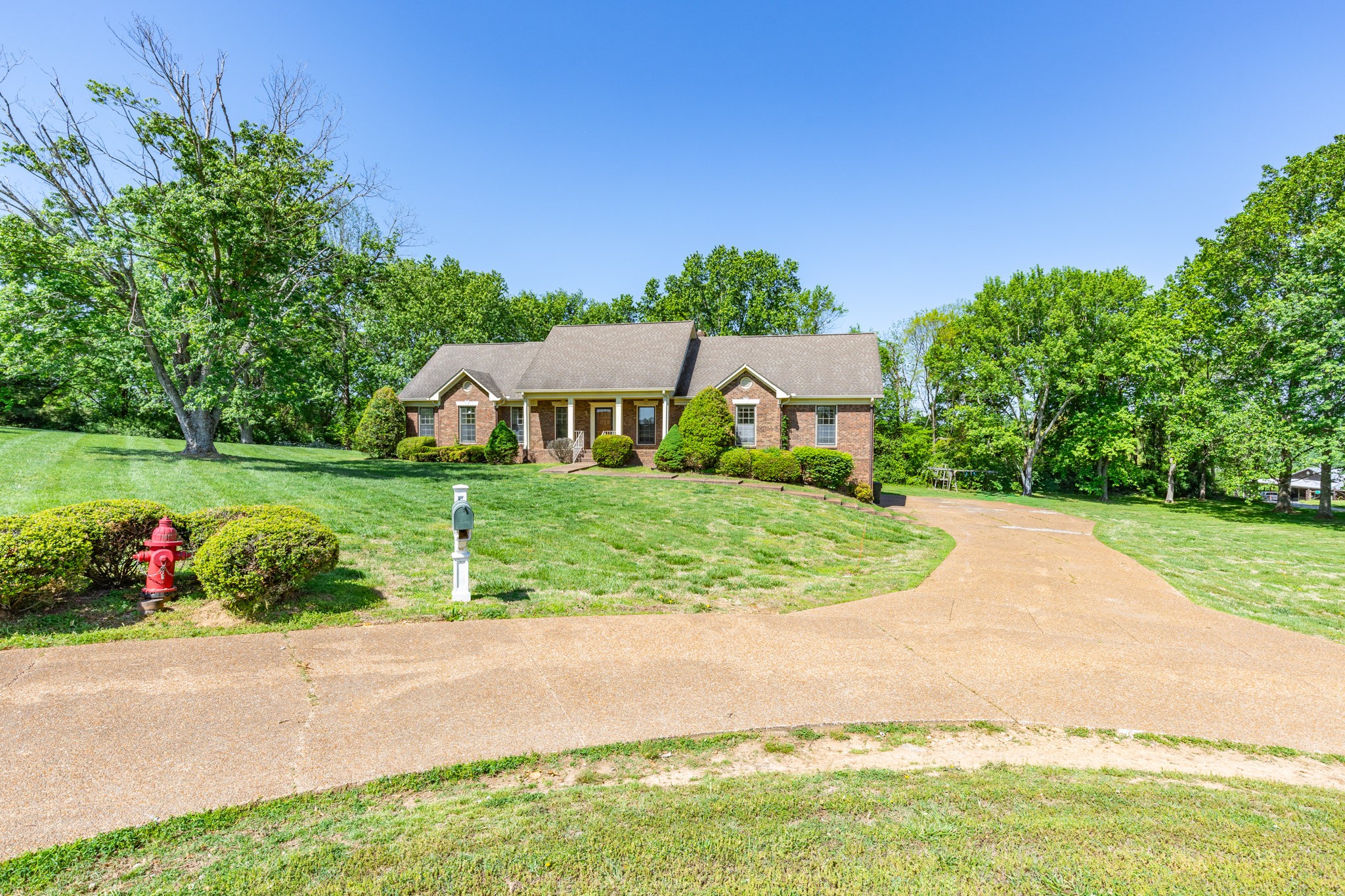 325 Clearview Dr, Springfield, TN 37172