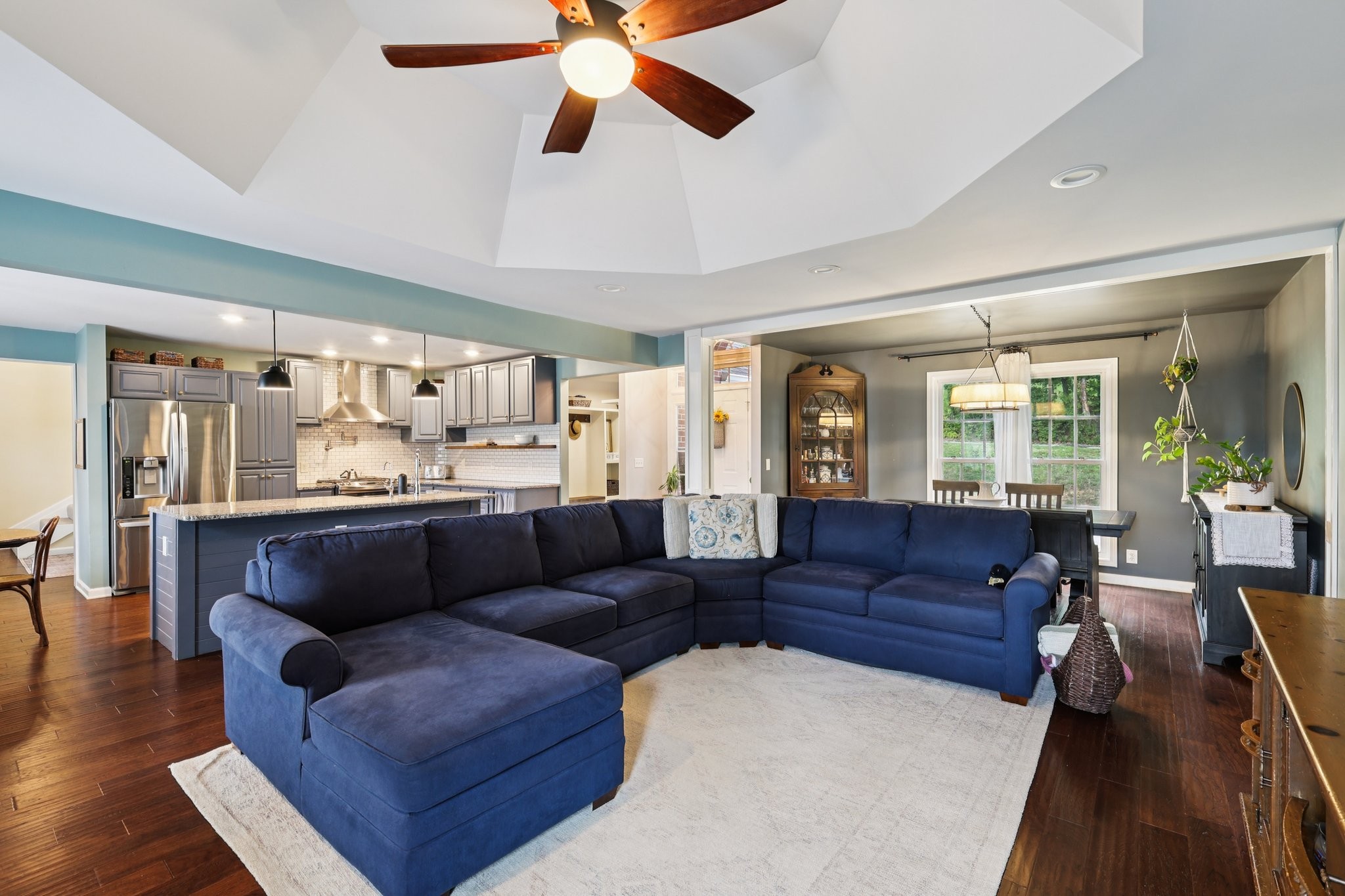 5048 Riverview Dr, Pegram, TN 37143