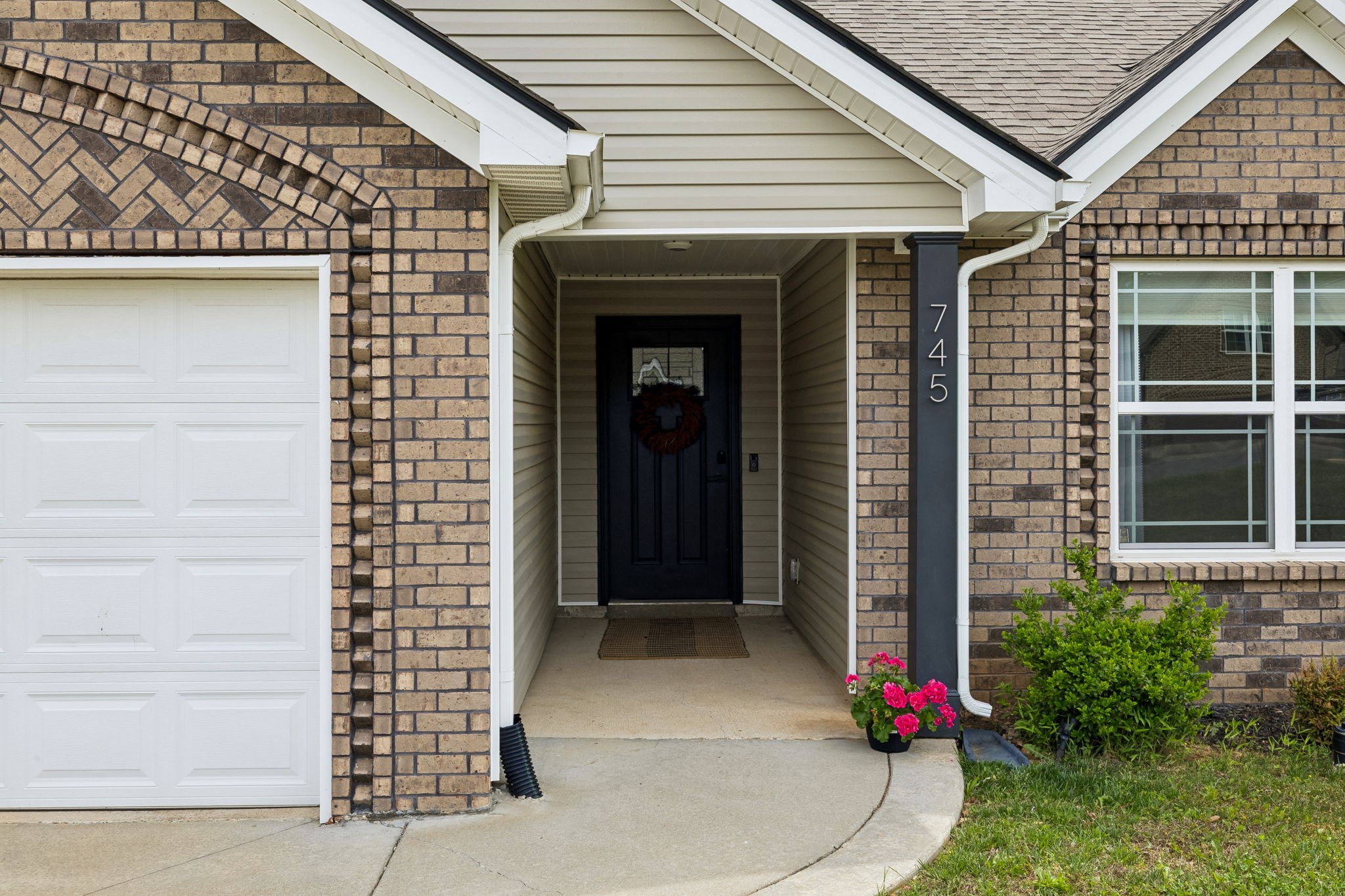 745 Cedar Ln, Springfield, TN 37172
