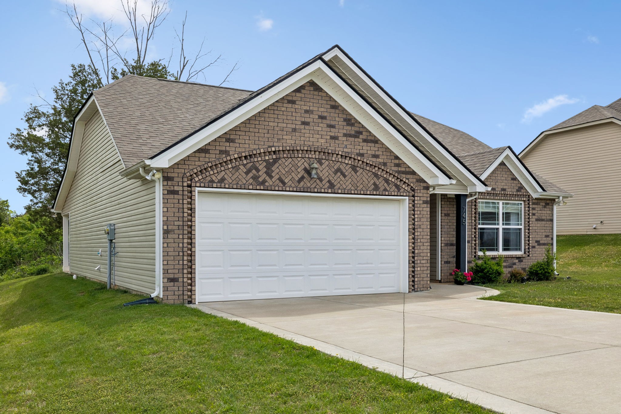 745 Cedar Ln, Springfield, TN 37172