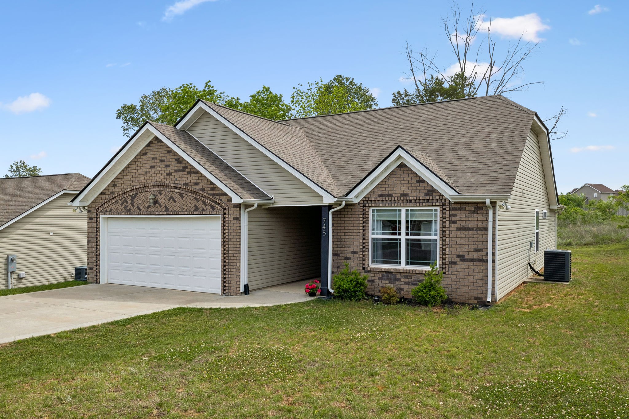 745 Cedar Ln, Springfield, TN 37172