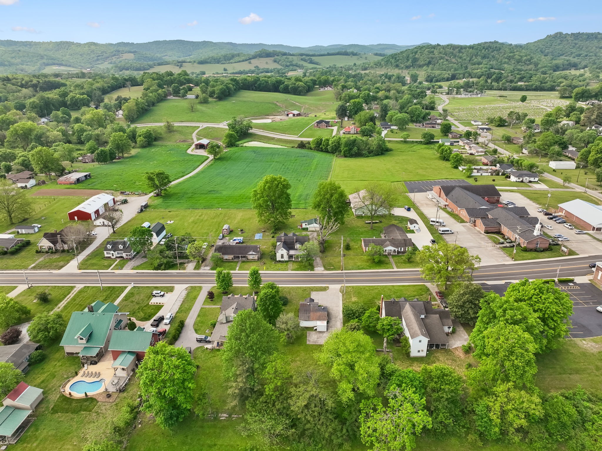 77 Main St E, Gordonsville, TN 38563