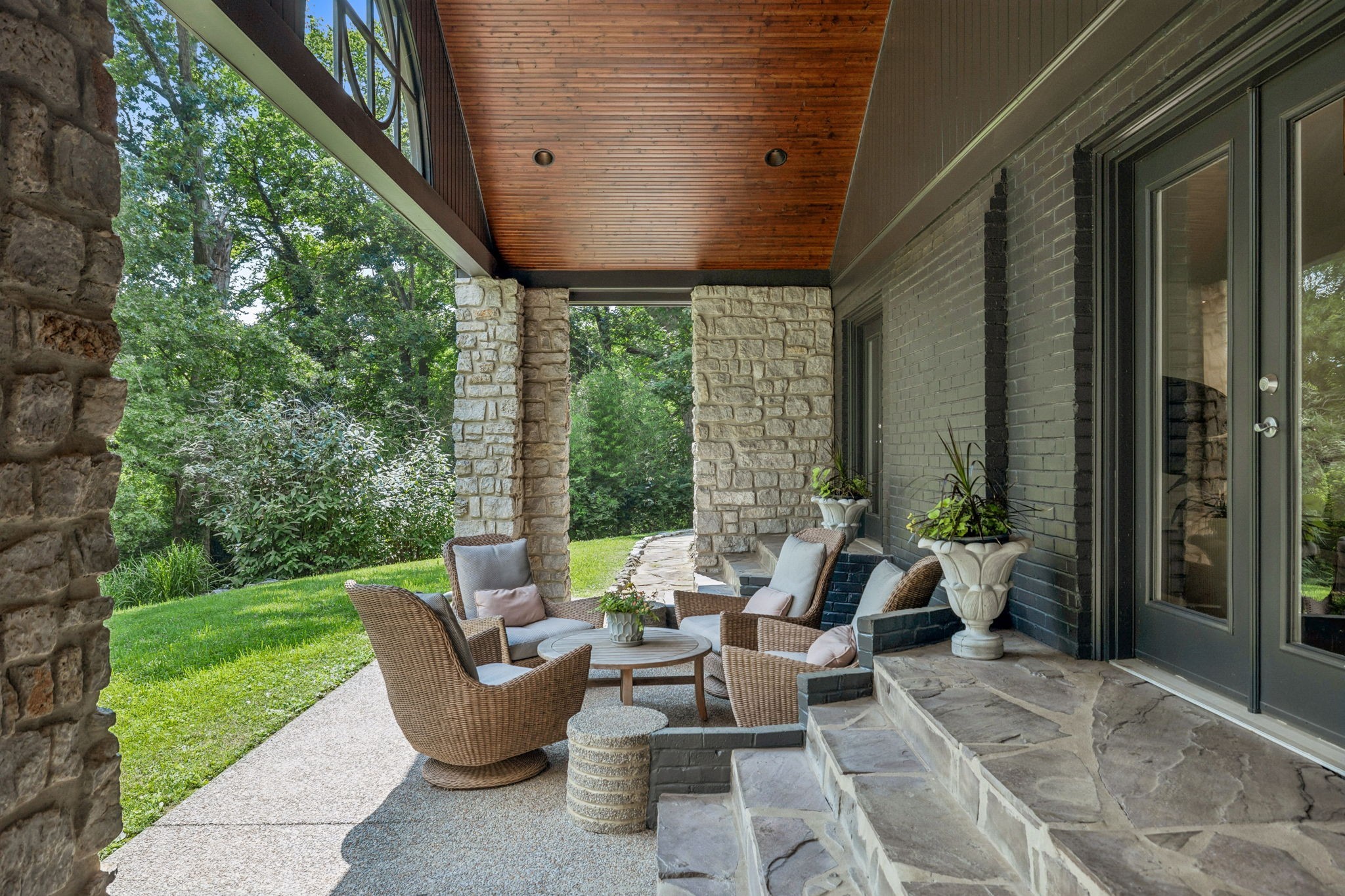 915 Overton Lea Rd, Nashville, TN 37220