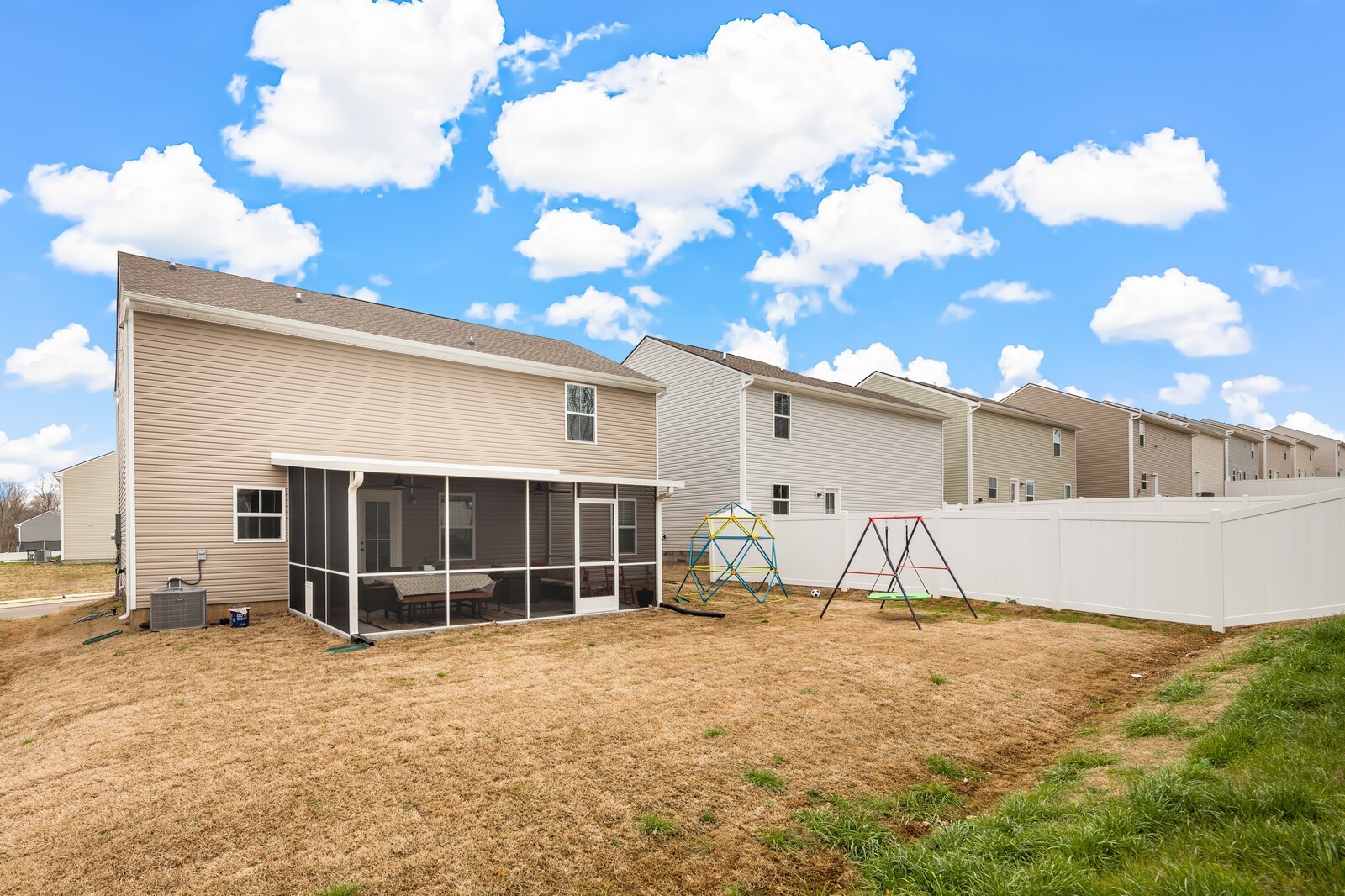2450 Brokeshire Dr, White House, TN 37188