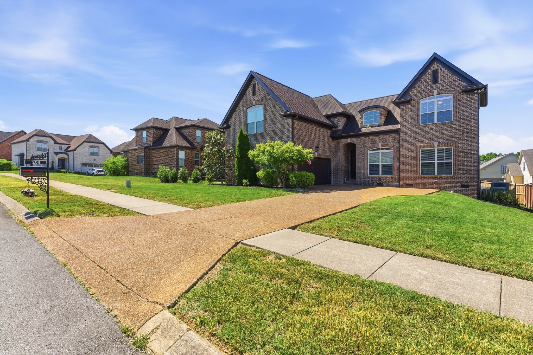 209 Karen Dr, Mount Juliet, TN 37122