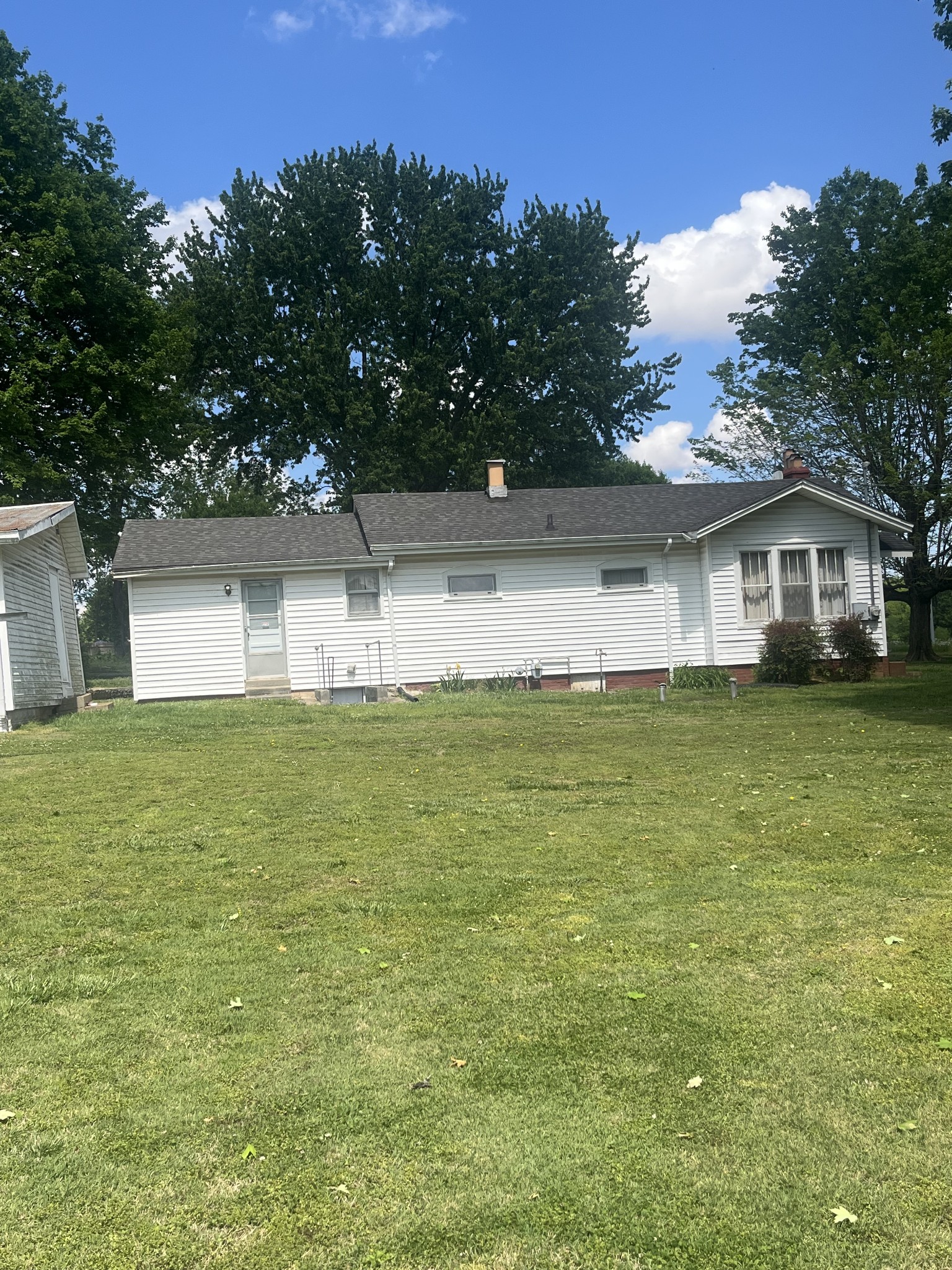 1107 W Church St, Orlinda, TN 37141