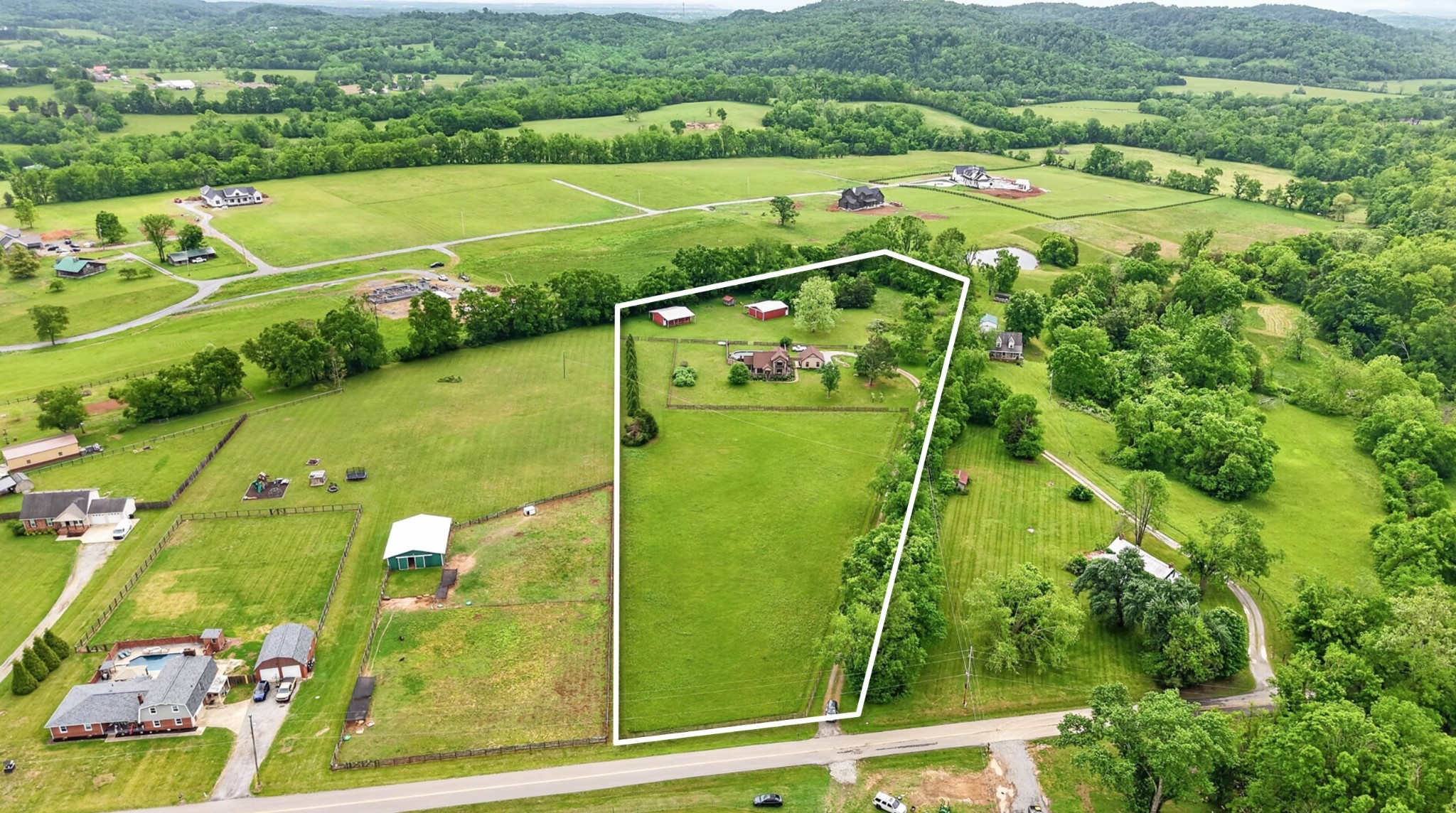 426 Watt Nolen Rd, Cottontown, TN 37048