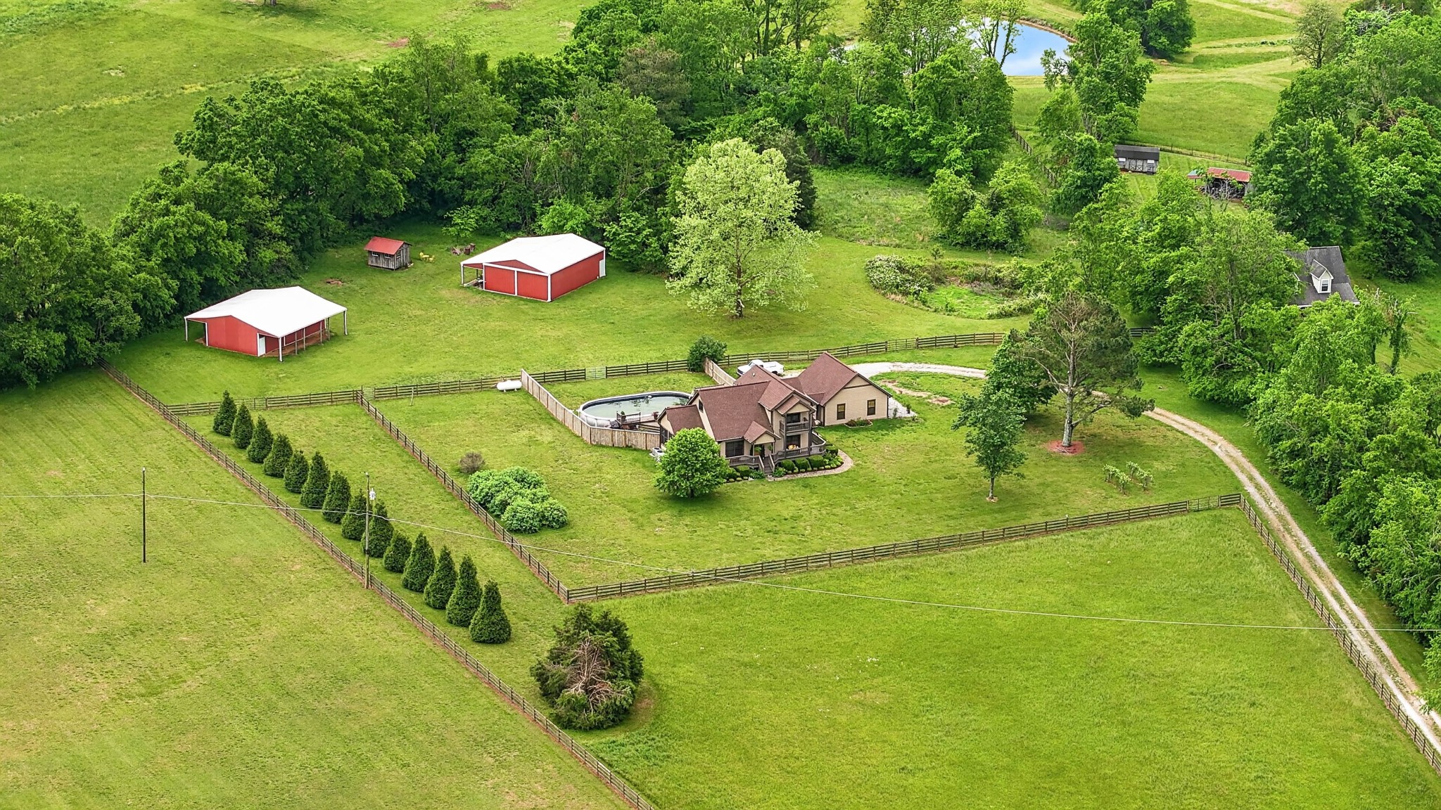 426 Watt Nolen Rd, Cottontown, TN 37048
