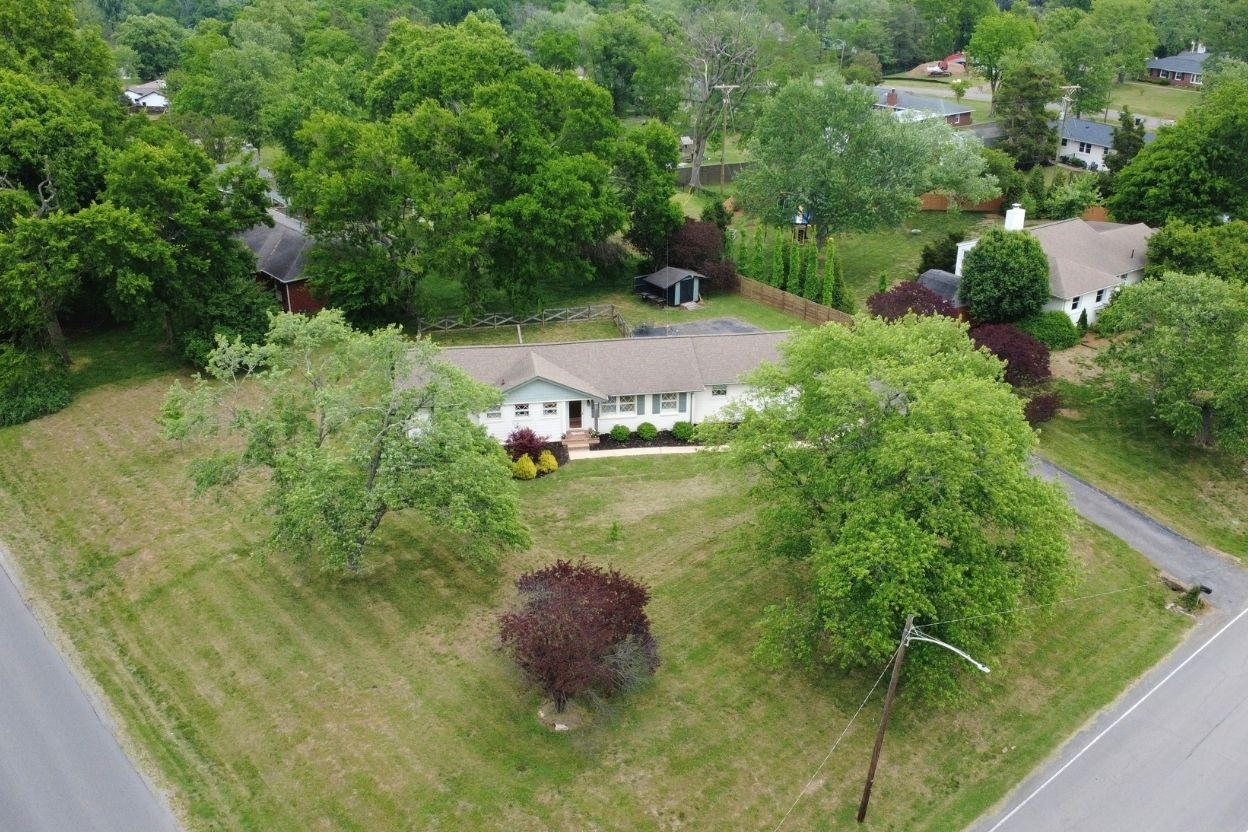 654 Oakley Dr, Nashville, TN 37220