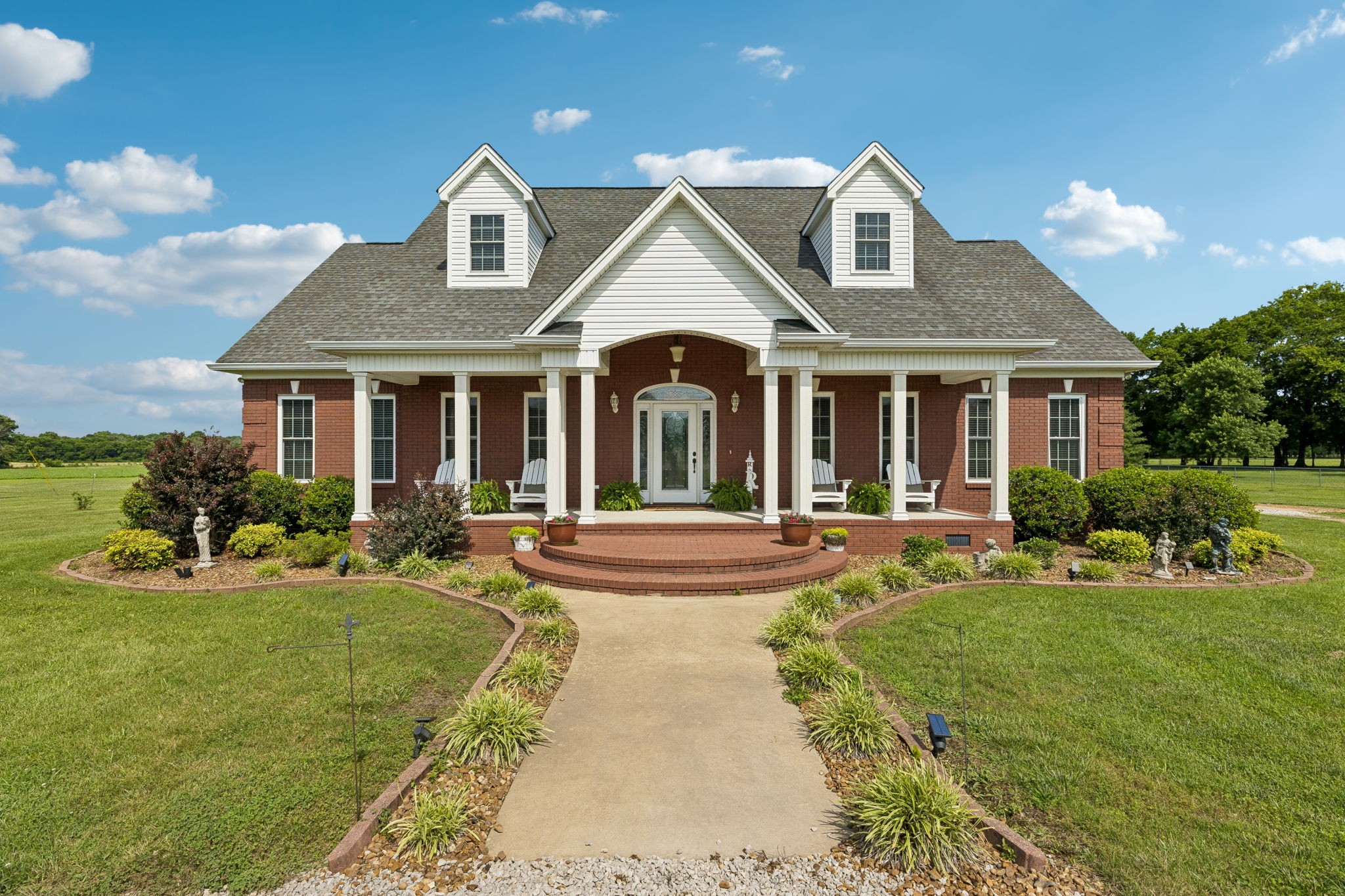 4294 Trousdale Ln, Columbia, TN 38401