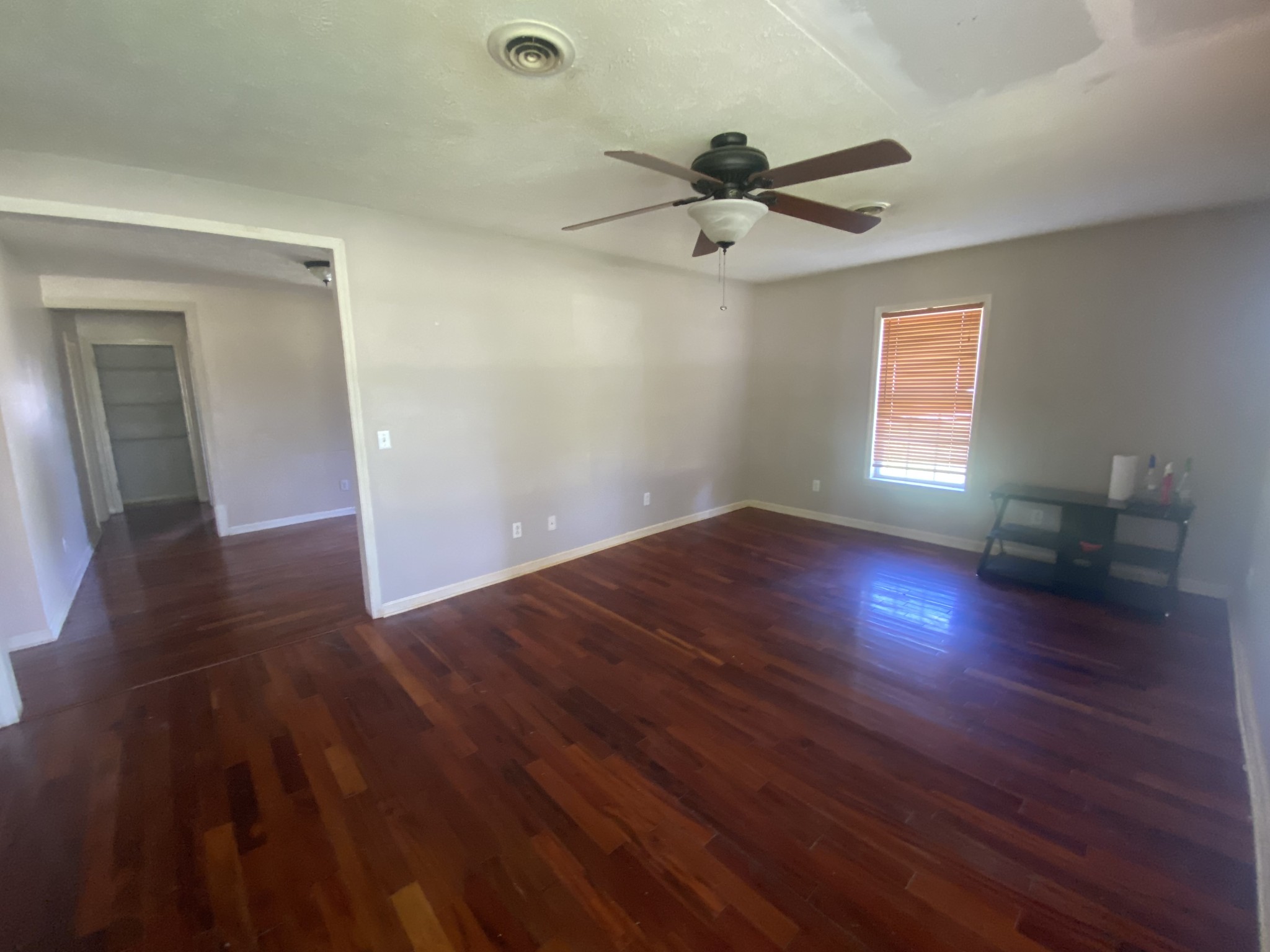 2058 Old Greenbrier Pike, Greenbrier, TN 37073