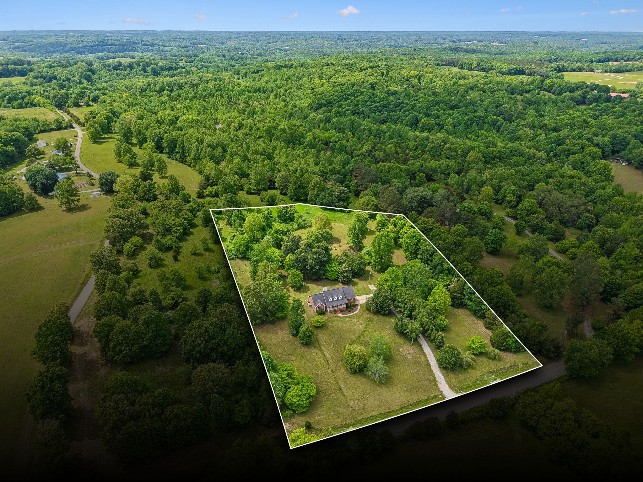 1915 Greenwood Rd, Charlotte, TN 37036