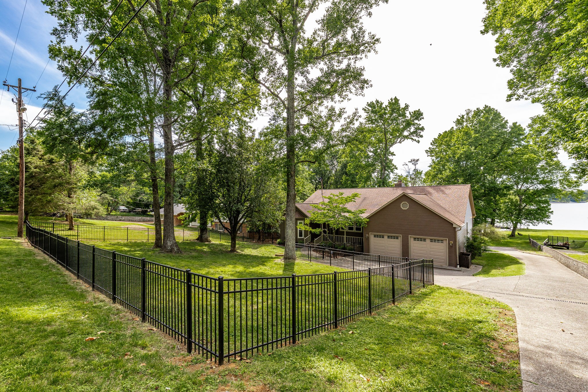 1053 Morning View Dr, Gallatin, TN 37066