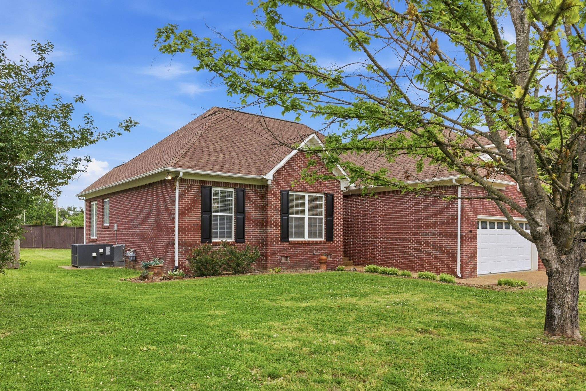 105 Green Tree Ct, Columbia, TN 38401