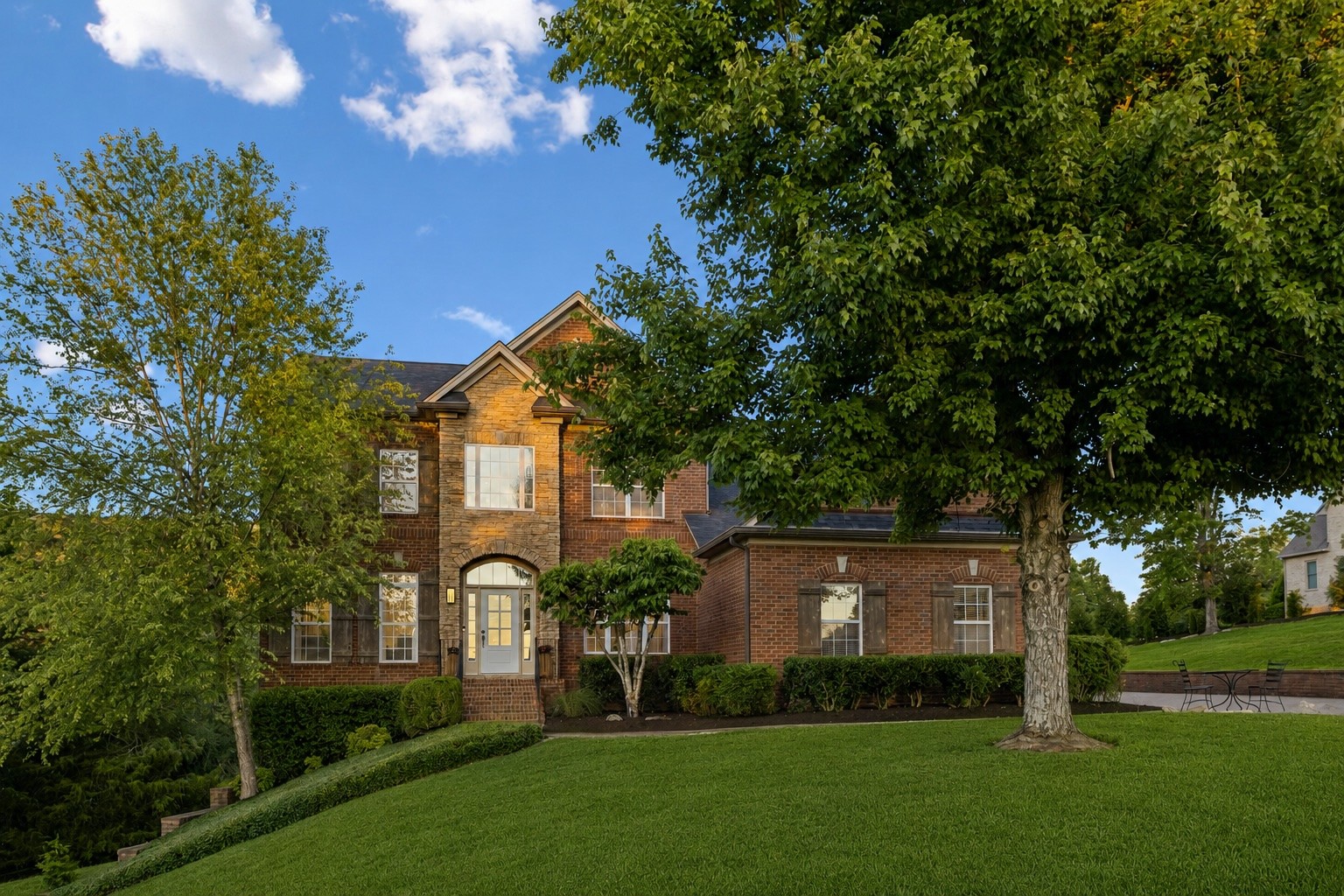 8140 Cloverland Dr, Nashville, TN 37211