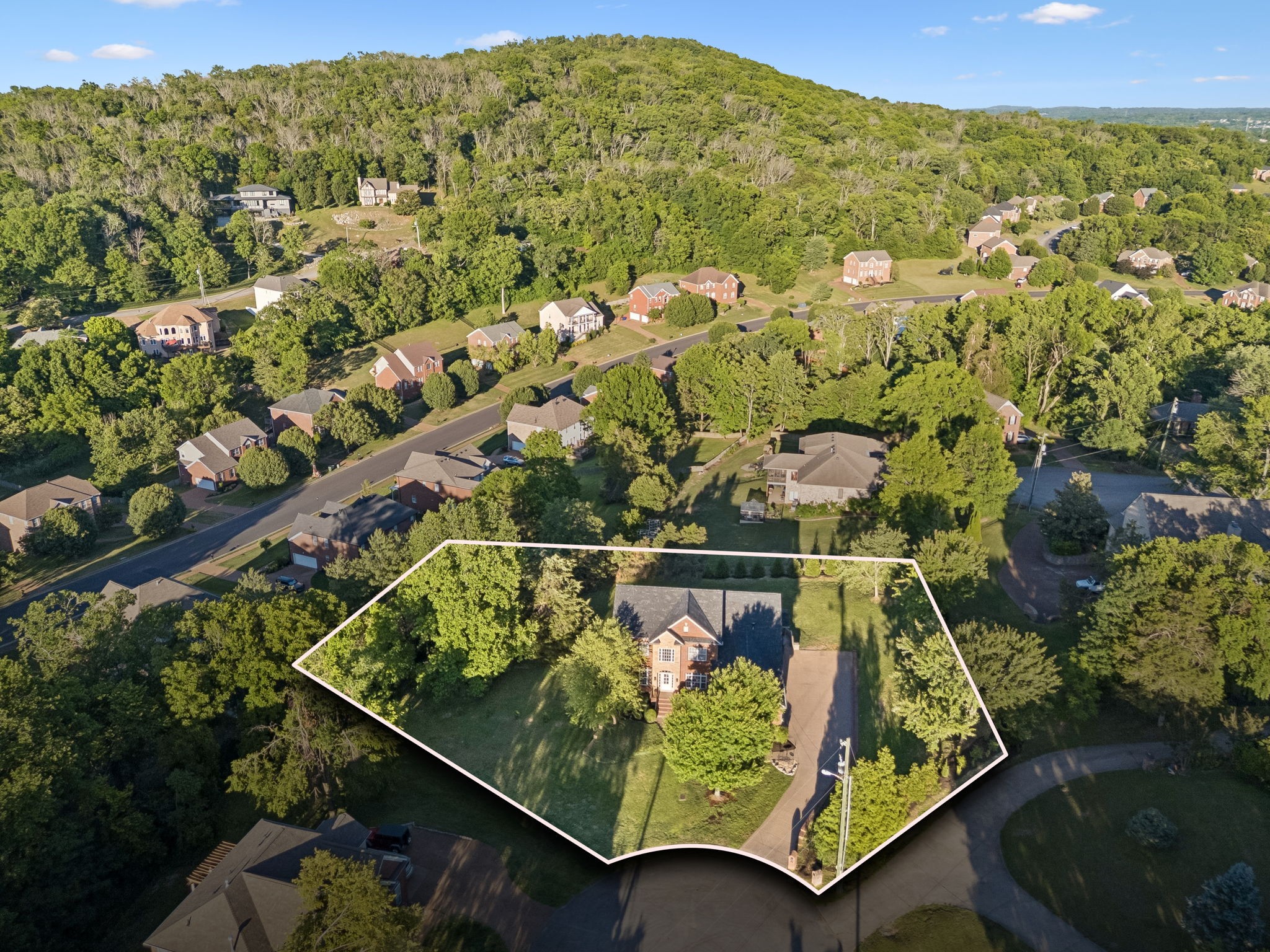 8140 Cloverland Dr, Nashville, TN 37211