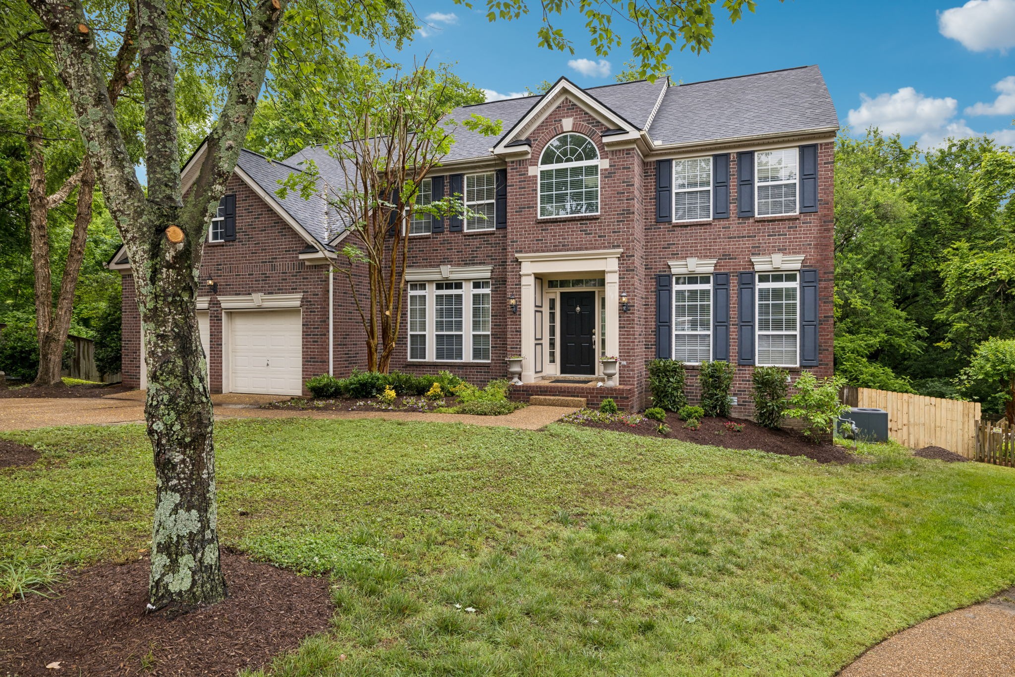 813 Glenavon Ct, Nashville, TN 37220