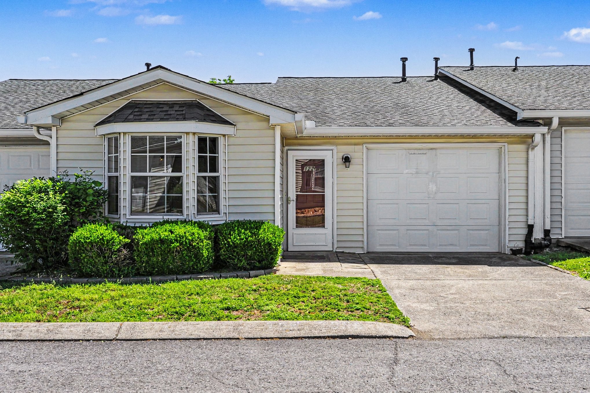 122 Pepper Grove Dr, Springfield, TN 37172