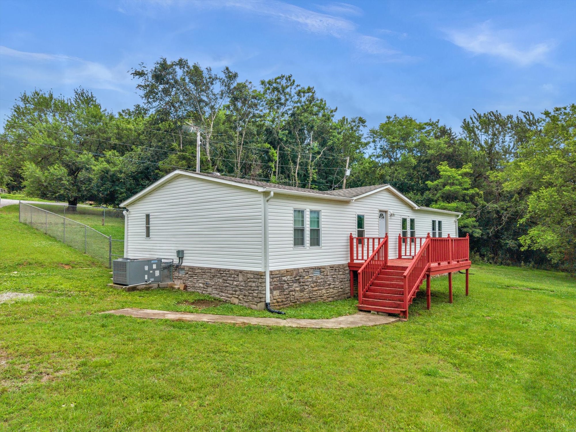 11 Brittany Ln, Gordonsville, TN 38563