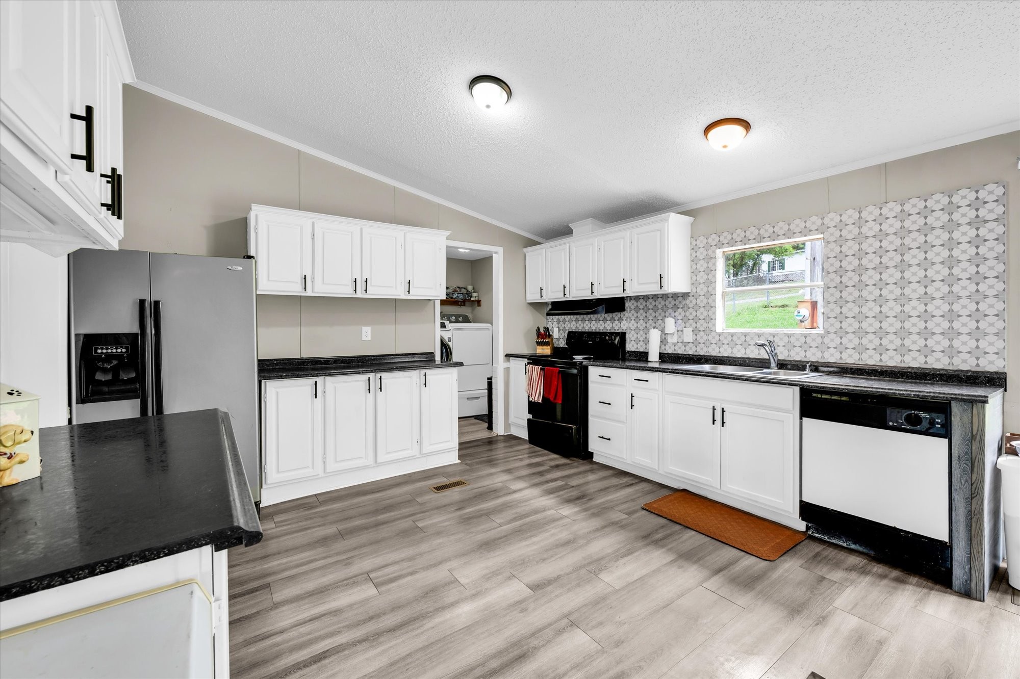 11 Brittany Ln, Gordonsville, TN 38563