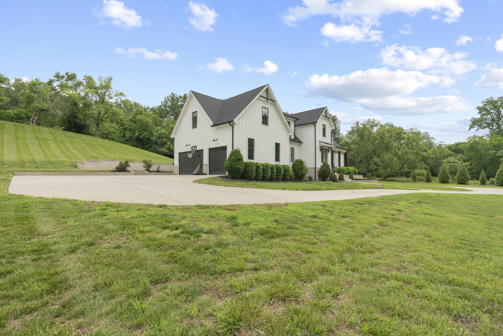 835 Hogans Branch Rd, Hendersonville, TN 37075