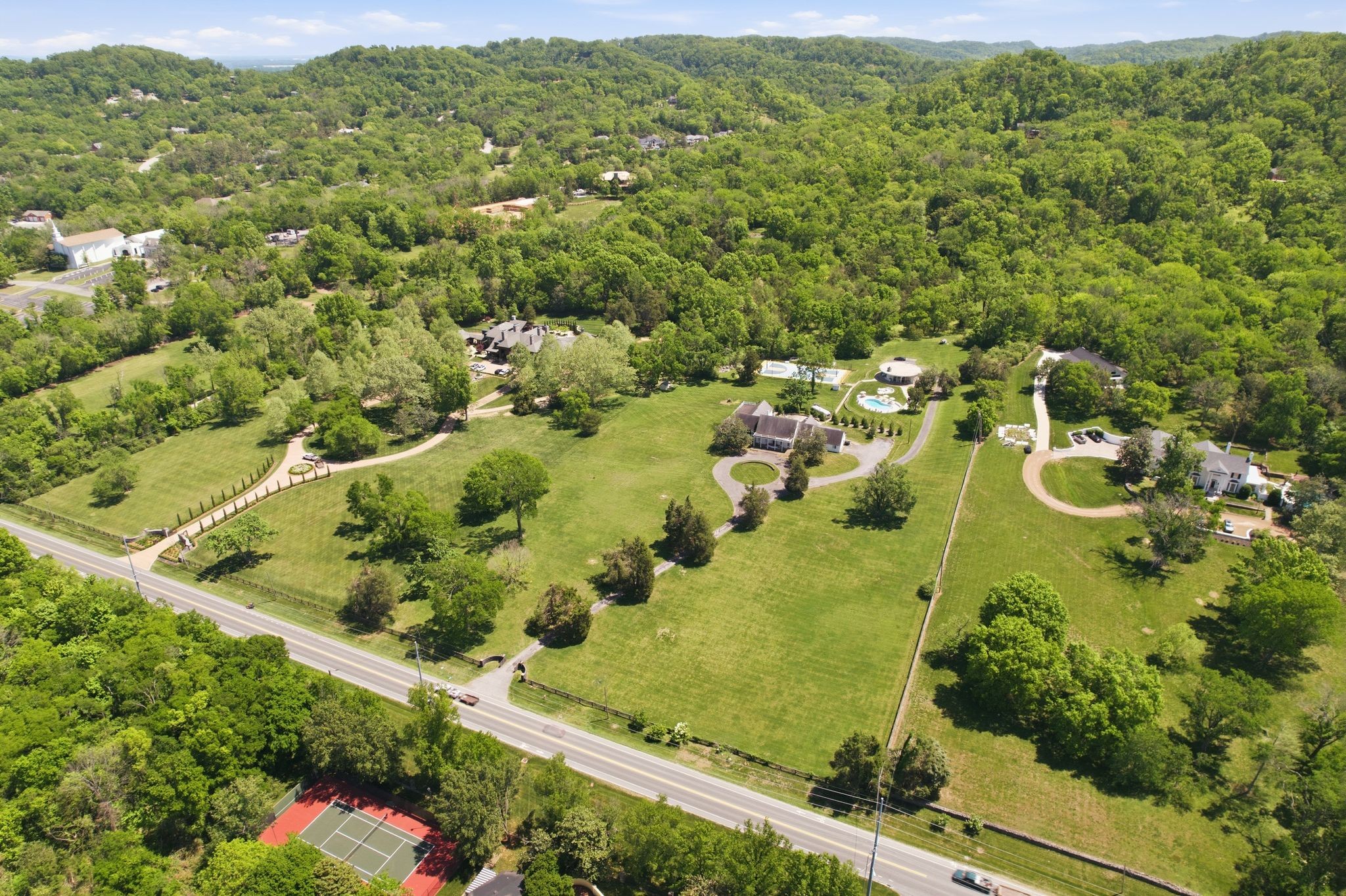 5840 Hillsboro Pike, Nashville, TN 37215