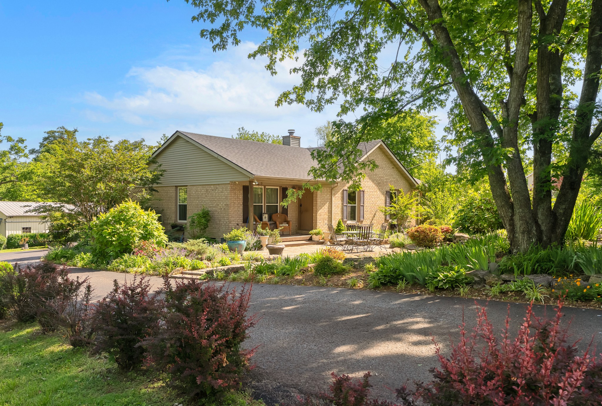2740 Critz Ln, Thompsons Station, TN 37179