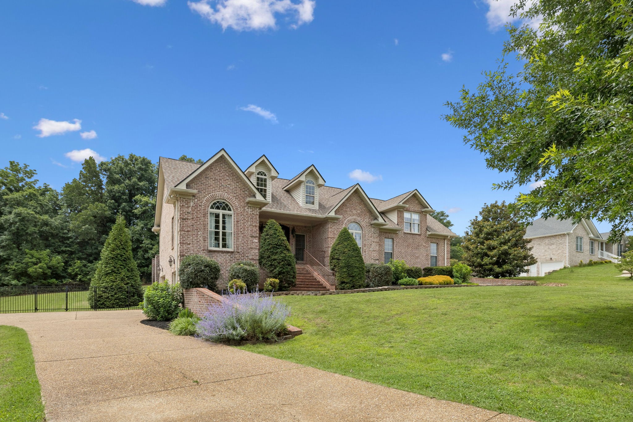 1027 Nina Dr, Springfield, TN 37172