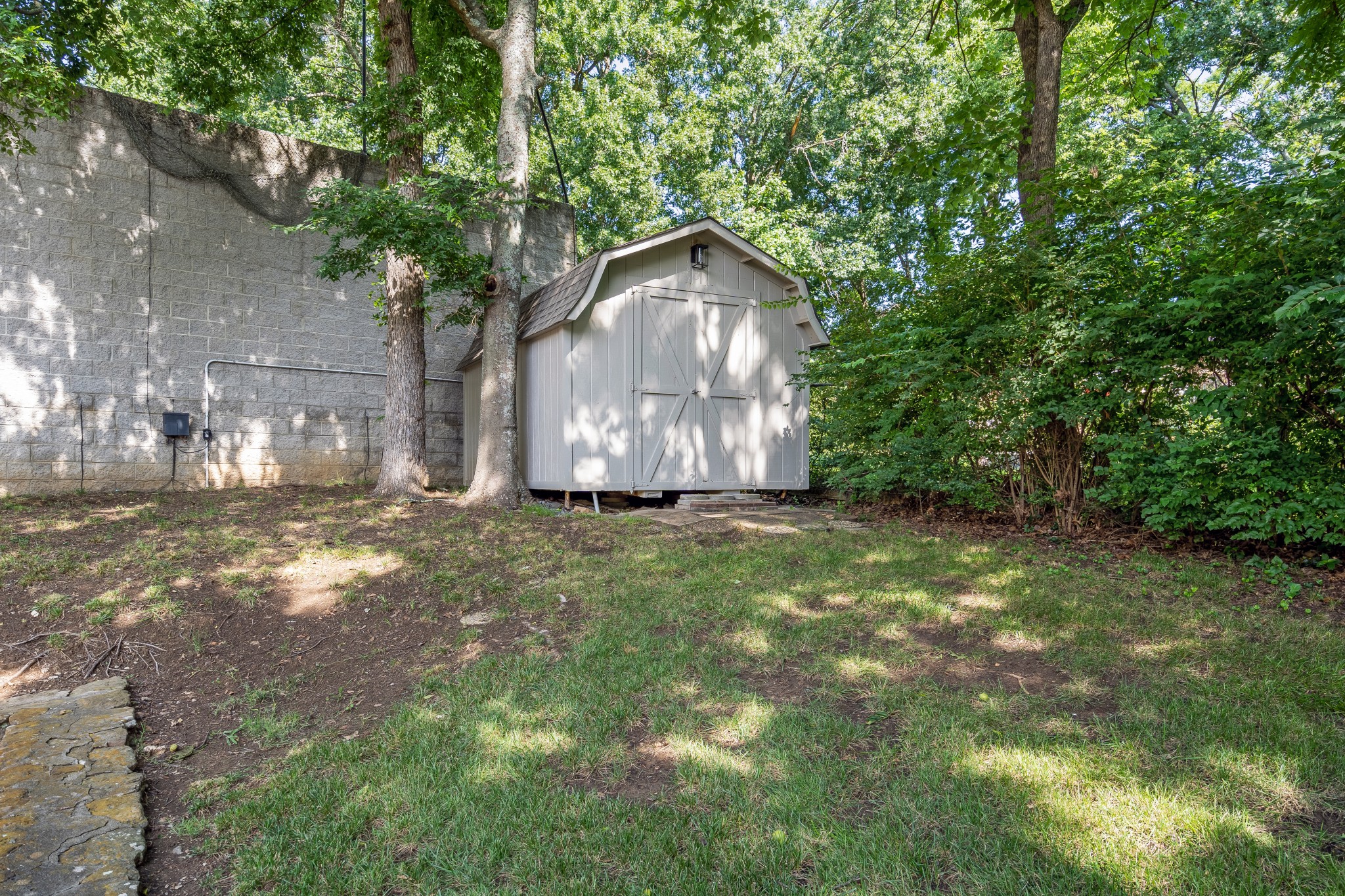 1736 Hillmont Dr, Nashville, TN 37215