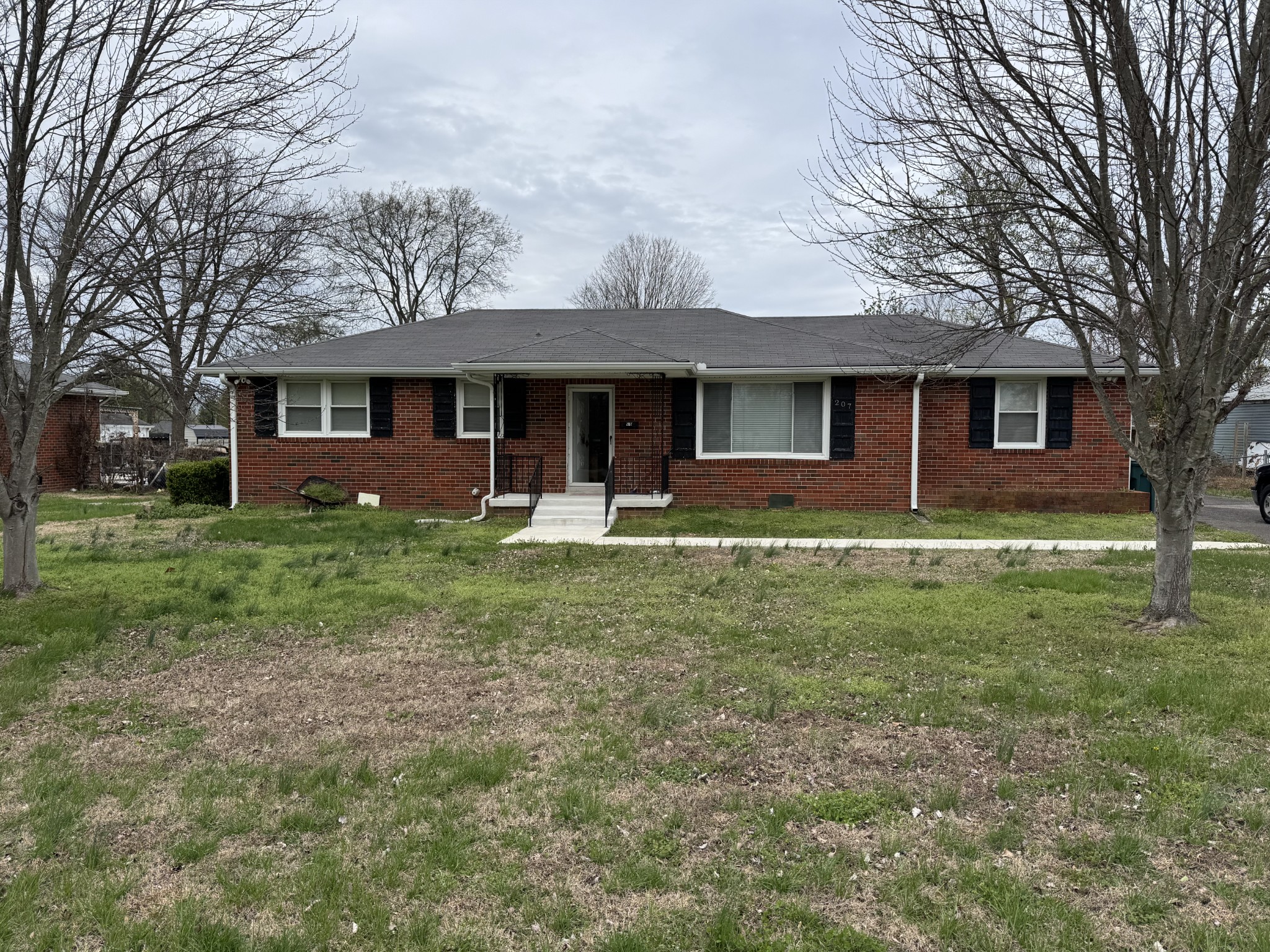 207 Elmwood Dr, Lebanon, TN 37087