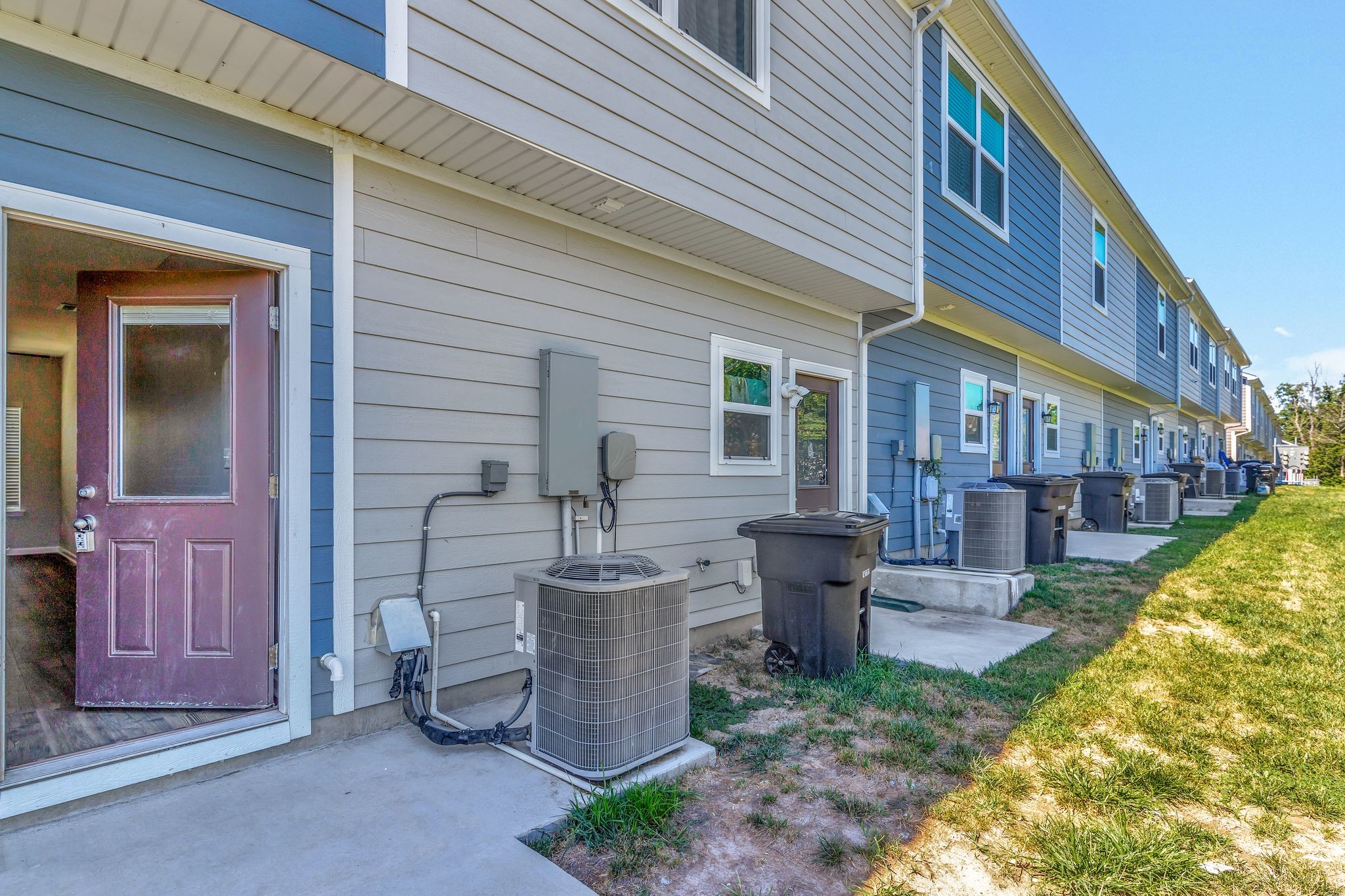 8066 Logan Dr, La Vergne, TN 37086