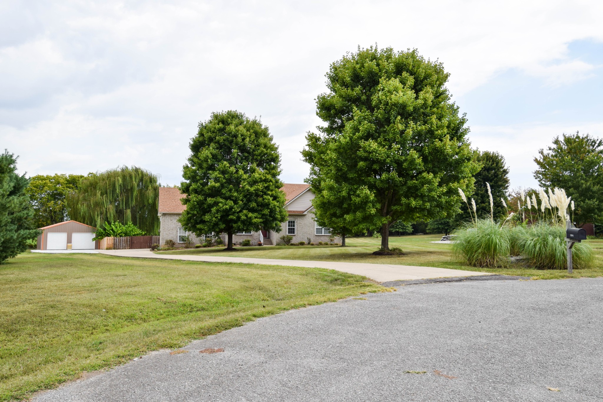 1003 Roland Ct, Cottontown, TN 37048