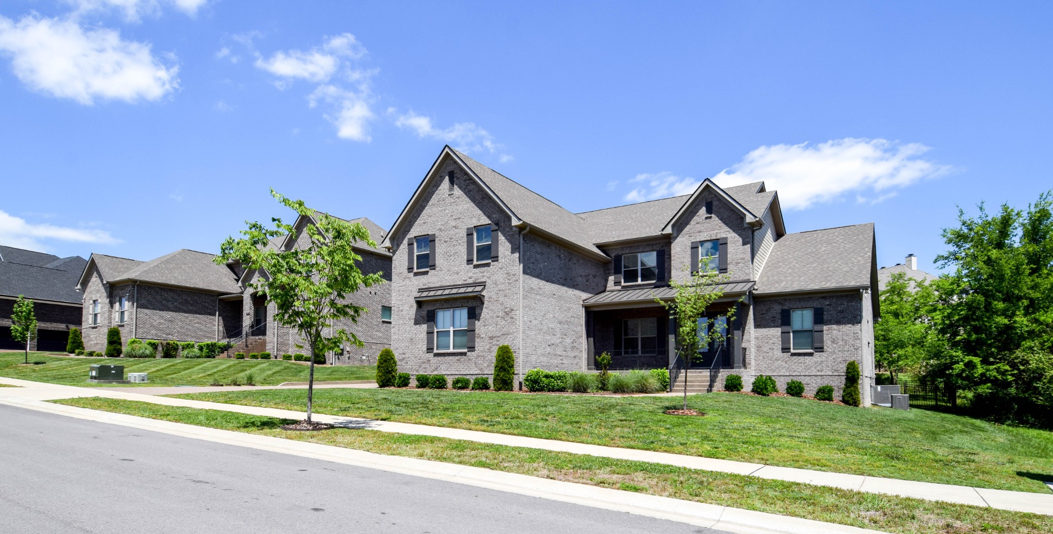 1002 Keeneland Dr, Gallatin, TN 37066