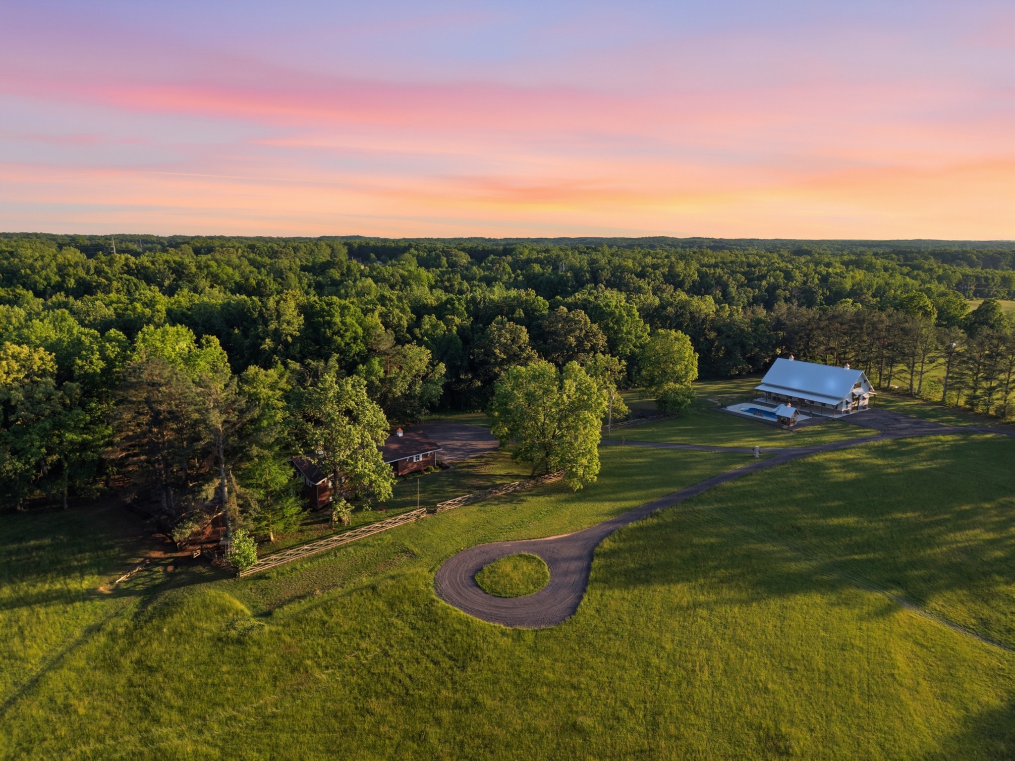 450 Paul Thompson Rd, Bethpage, TN 37022