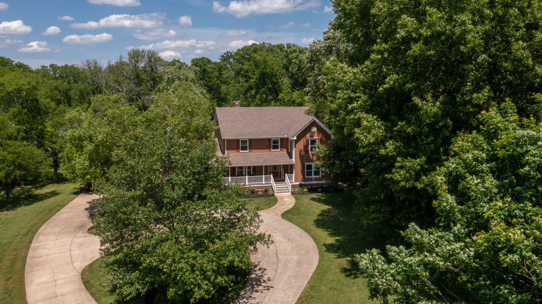 218 Spring Valley Rd, Hendersonville, TN 37075