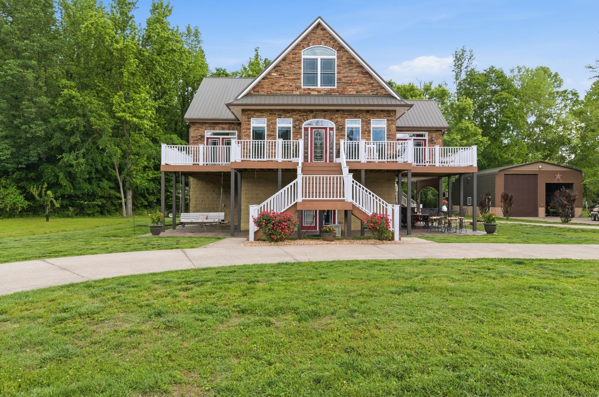 1024 Cumberland Dr, Chapmansboro, TN 37035