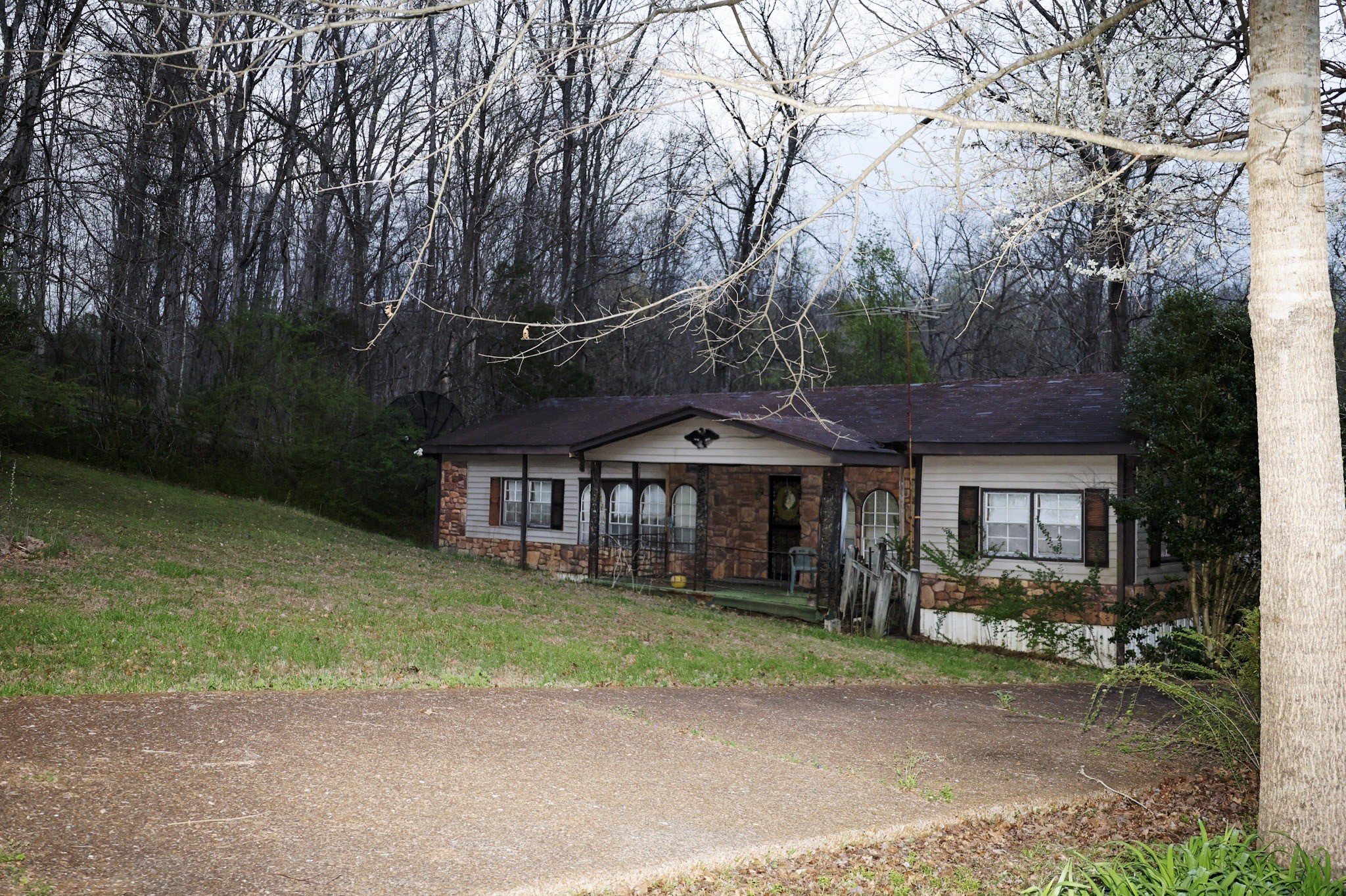 1040 Macon Wall Rd, Ashland City, TN 37015