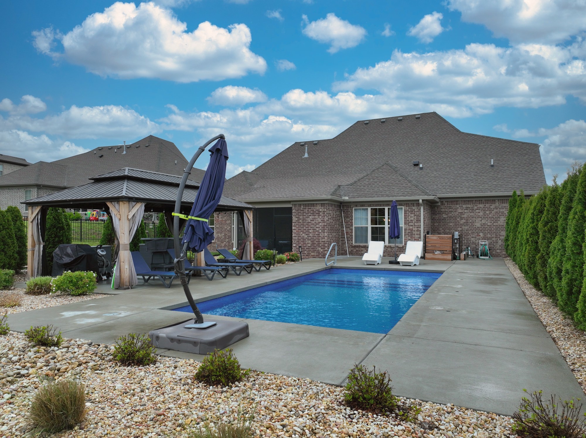 963 Luxborough Dr, Hendersonville, TN 37075
