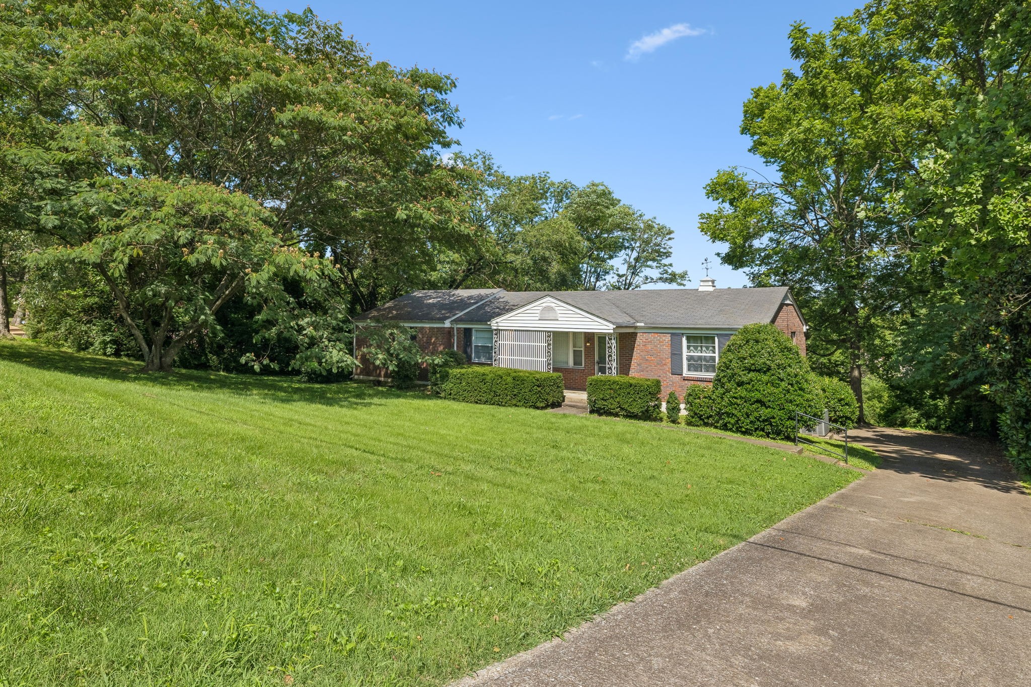 4846 Corning Dr, Nashville, TN 37211