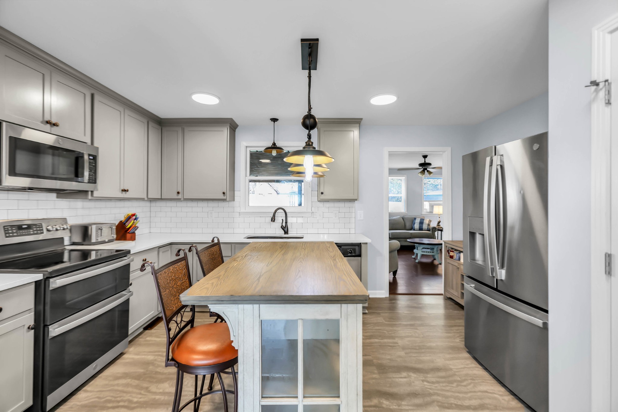 1917 Graceland Dr, Goodlettsville, TN 37072