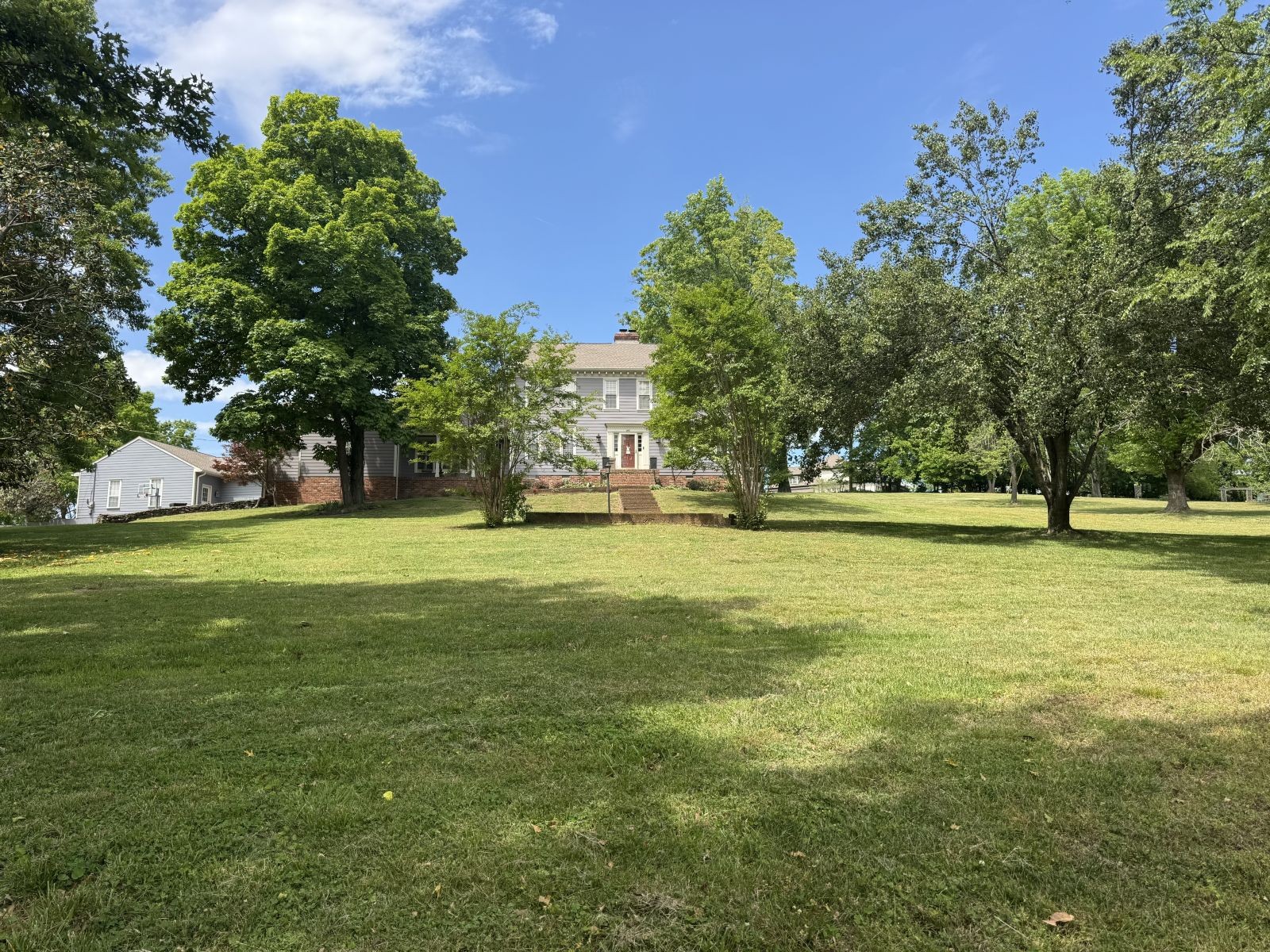 185 Clifftop Dr, Hendersonville, TN 37075