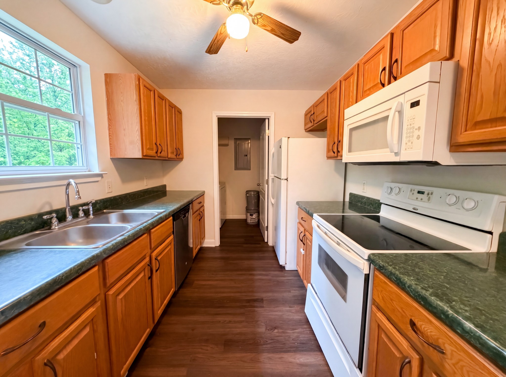 1382 Neptune Rd, Ashland City, TN 37015